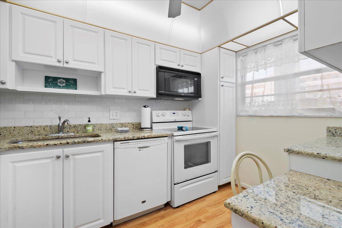 20 Yacht Club Drive B104