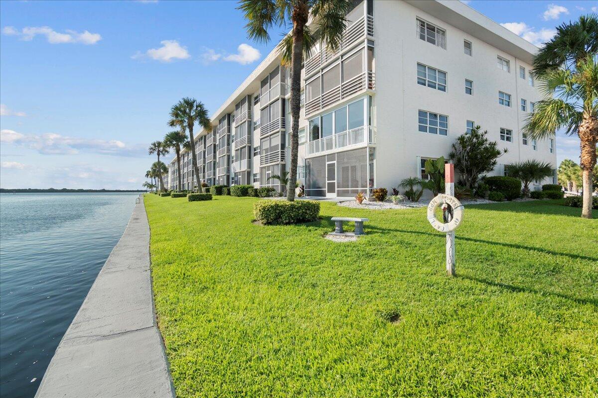 20 Yacht Club Drive B104