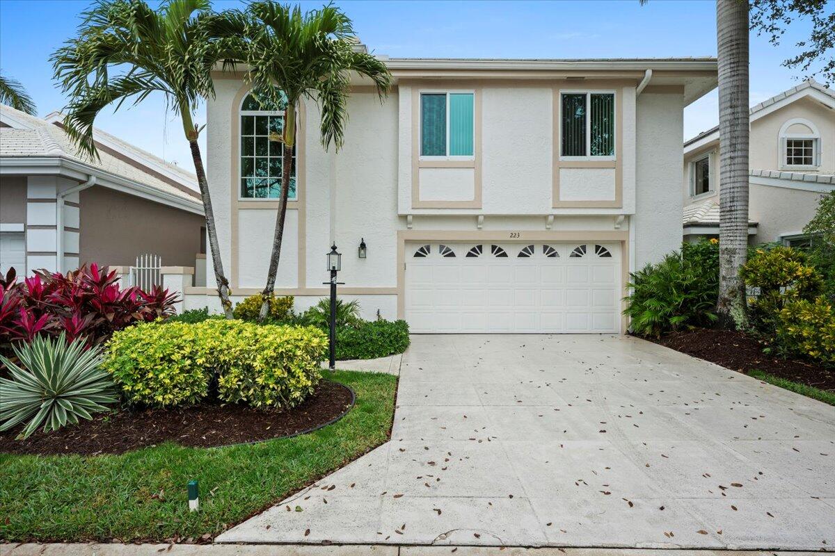 223 W Canterbury Drive W