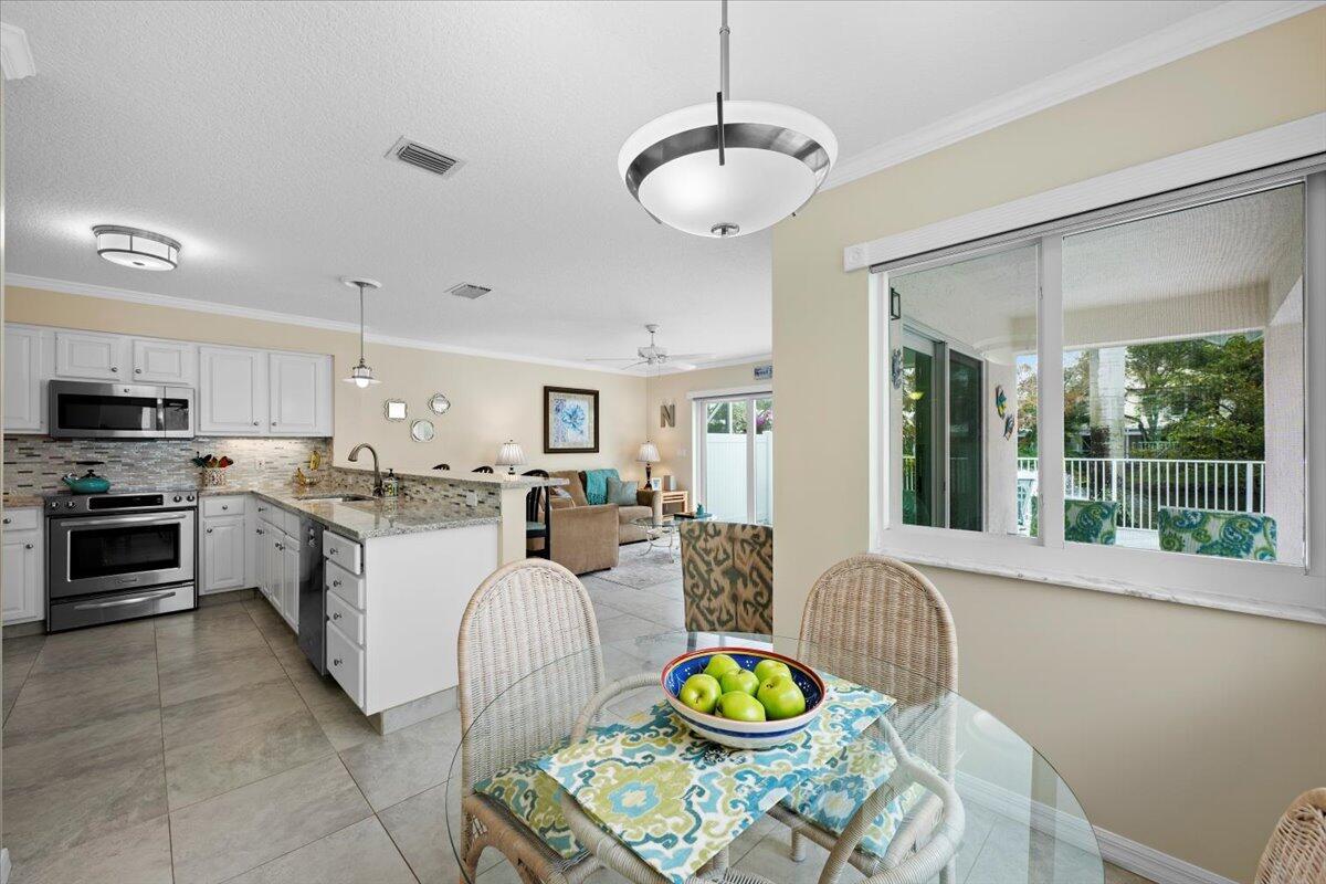 223 W Canterbury Drive W