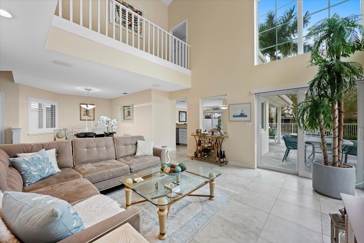 223 W Canterbury Drive W