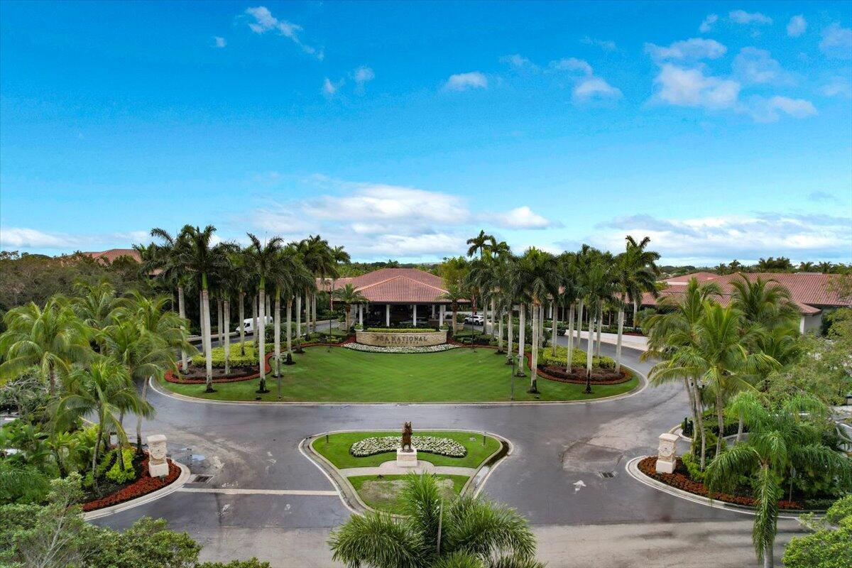 223 W Canterbury Drive W