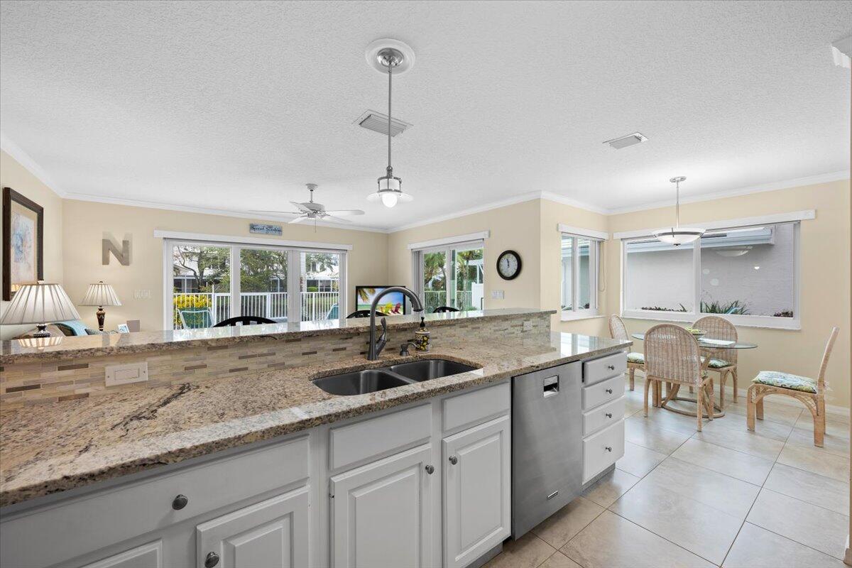 223 W Canterbury Drive W