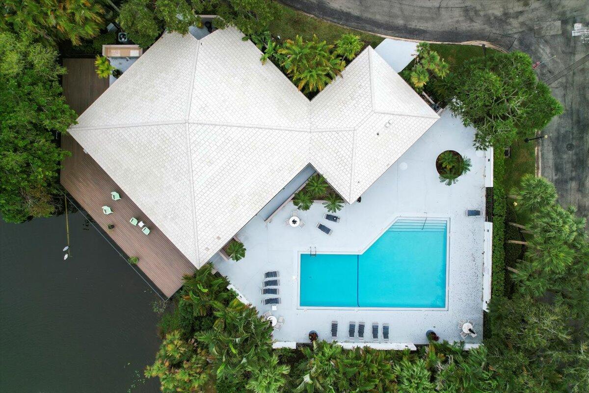 223 W Canterbury Drive W