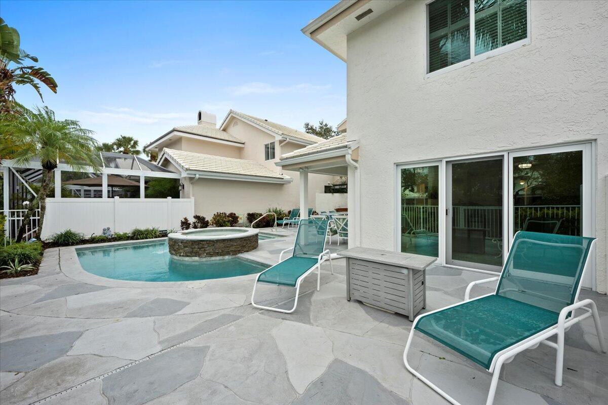 223 W Canterbury Drive W