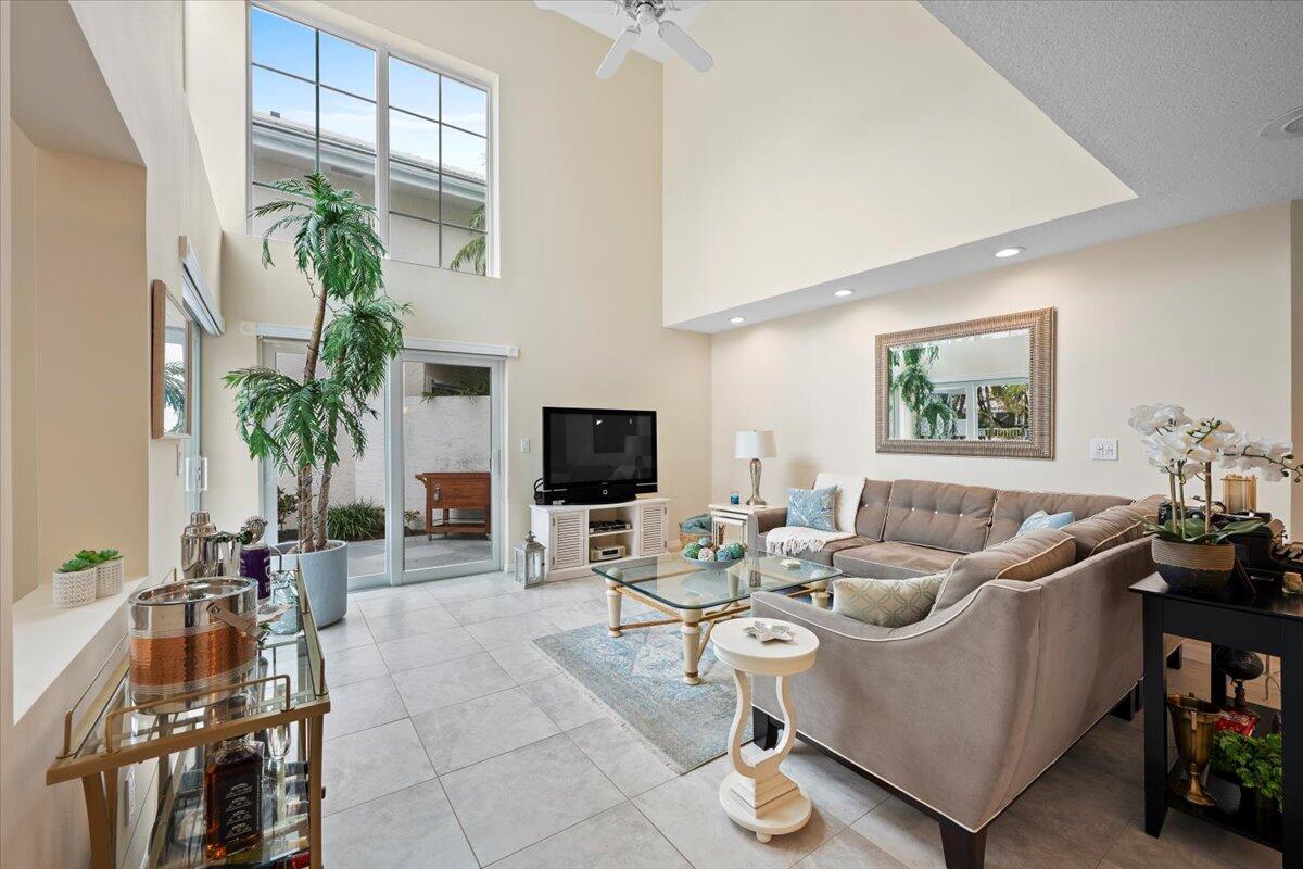 223 W Canterbury Drive W