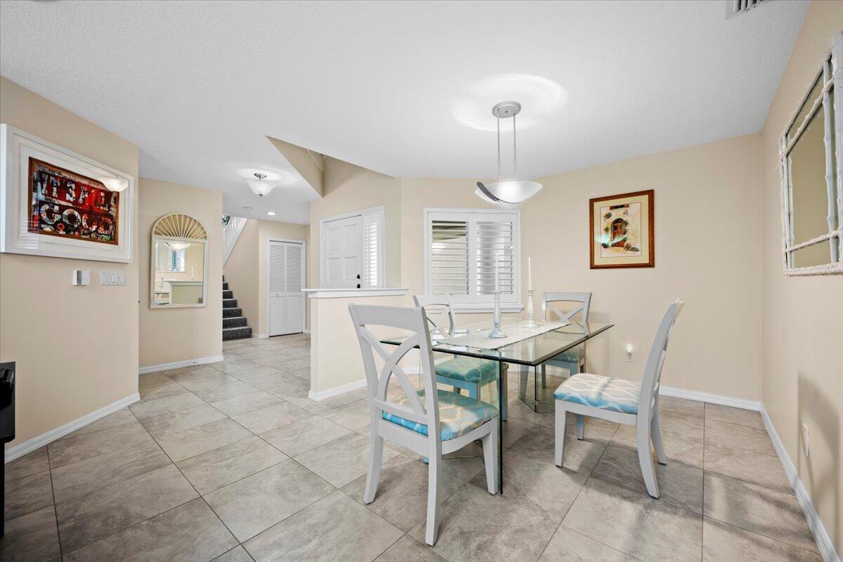 223 W Canterbury Drive W