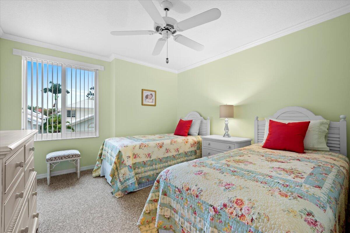 223 W Canterbury Drive W