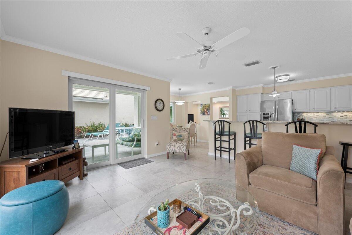223 W Canterbury Drive W