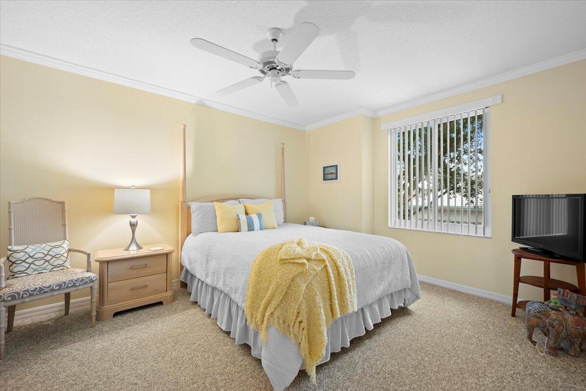 223 W Canterbury Drive W