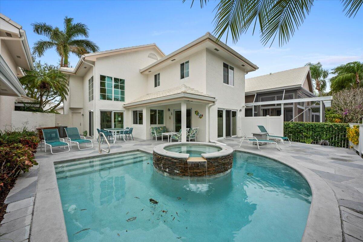 223 W Canterbury Drive W