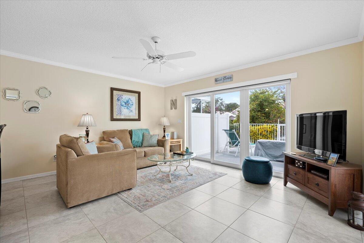 223 W Canterbury Drive W