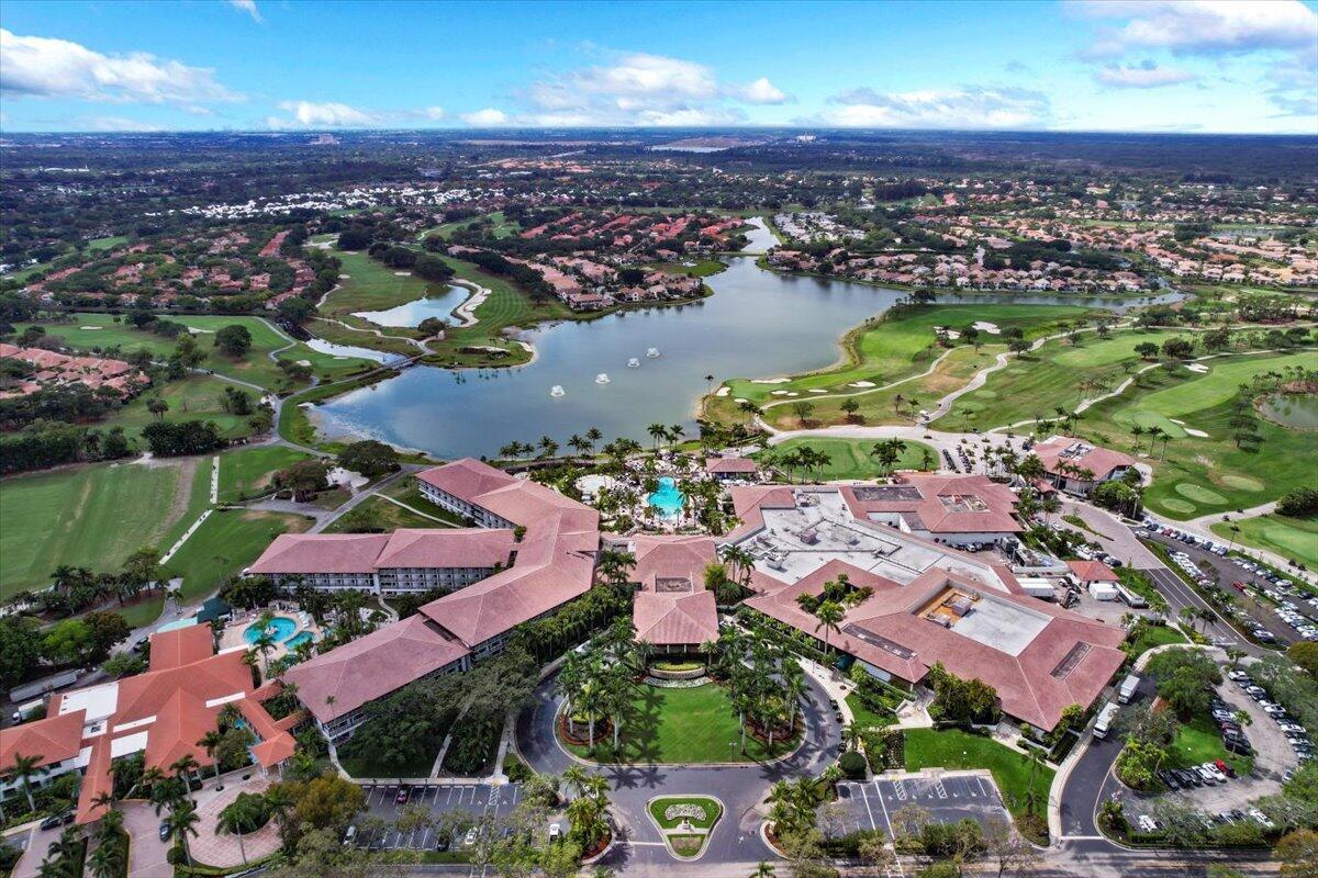 223 W Canterbury Drive W