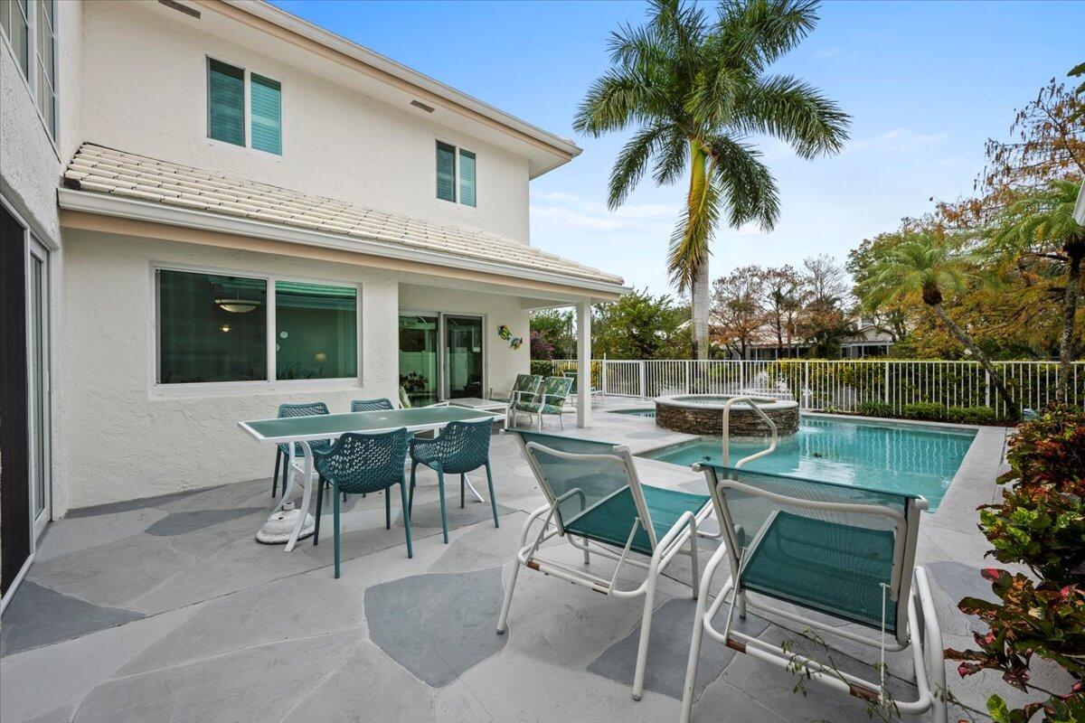 223 W Canterbury Drive W