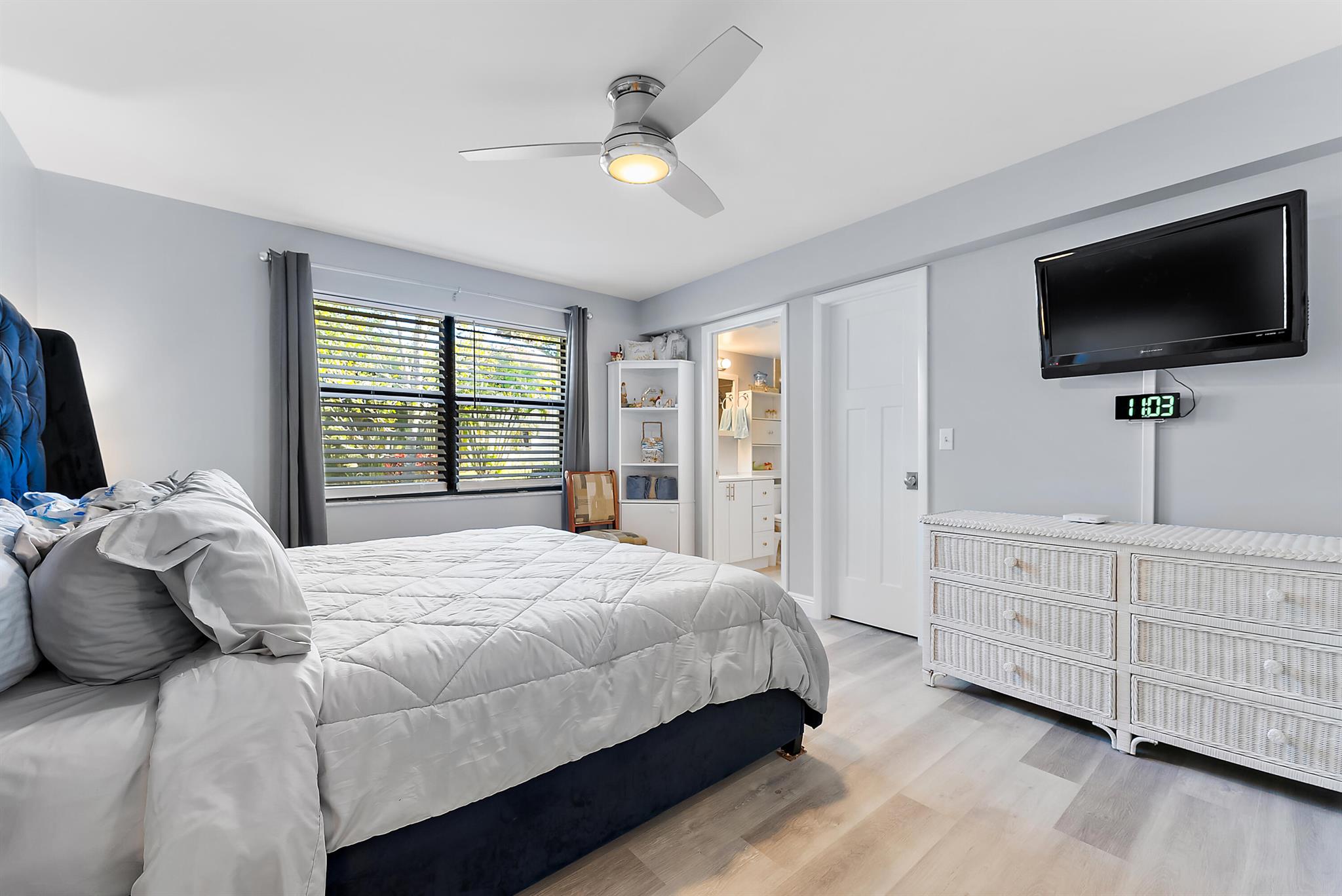 211 SW South River Drive 103