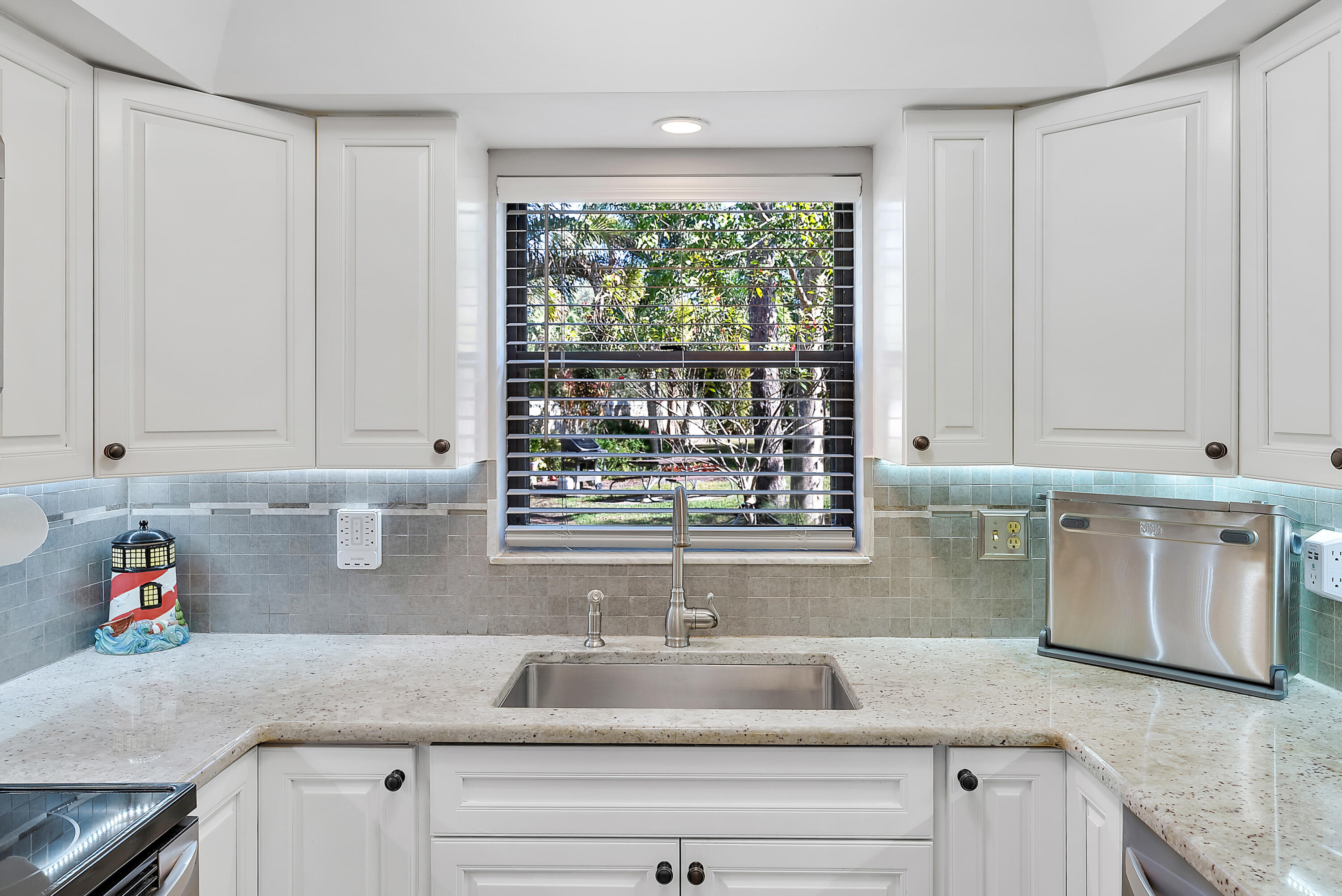 211 SW South River Drive 103