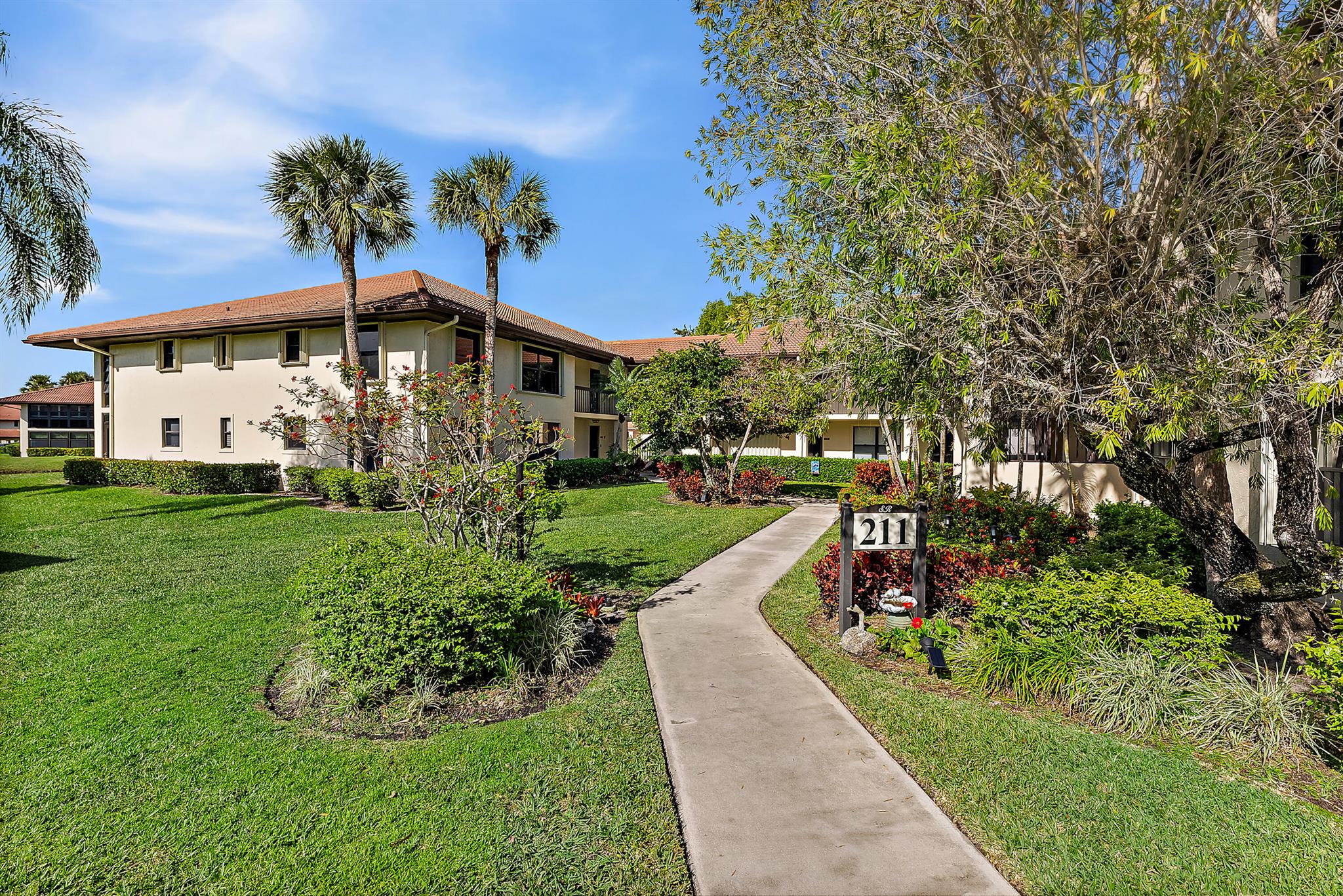 211 SW South River Drive 103