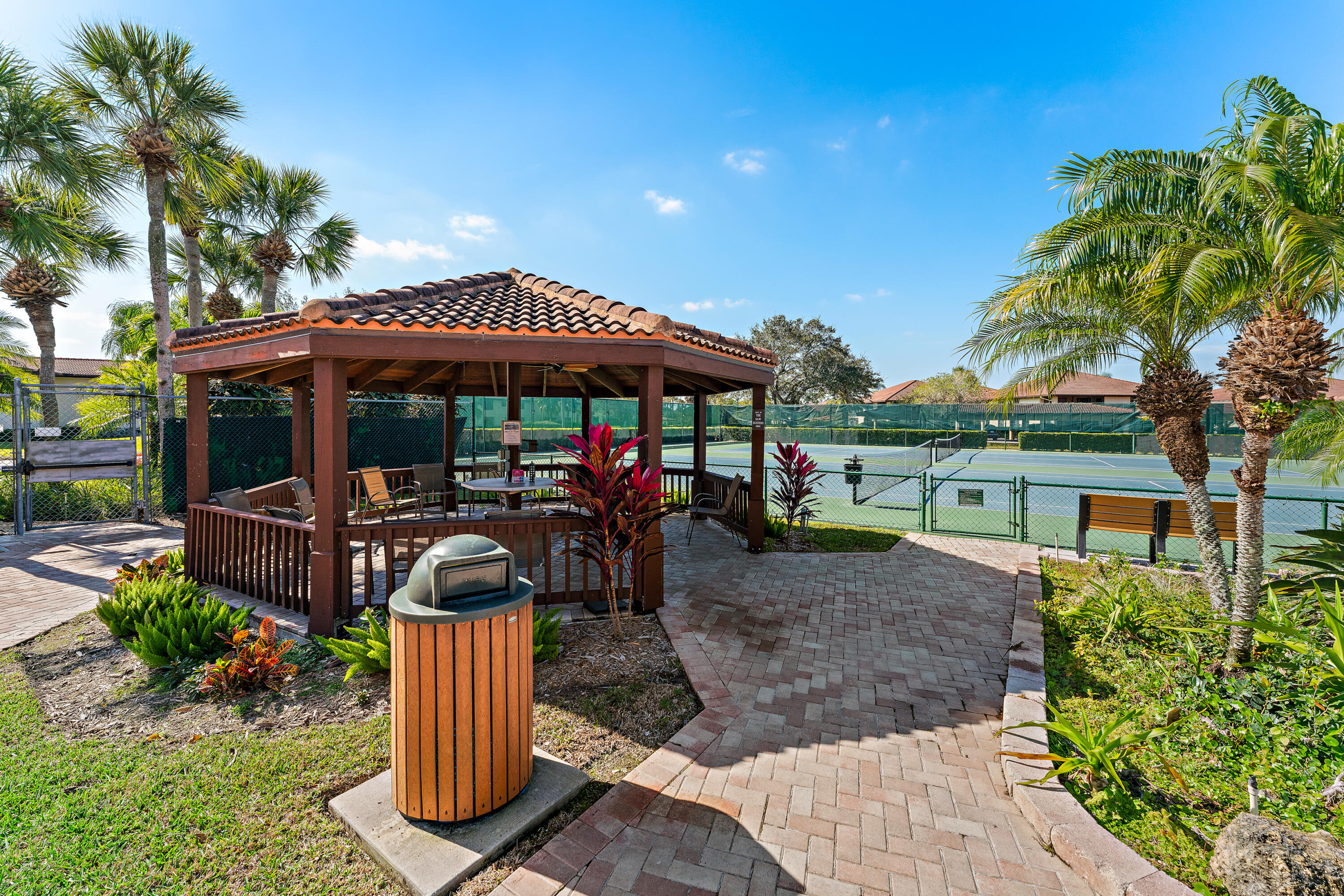 211 SW South River Drive 103