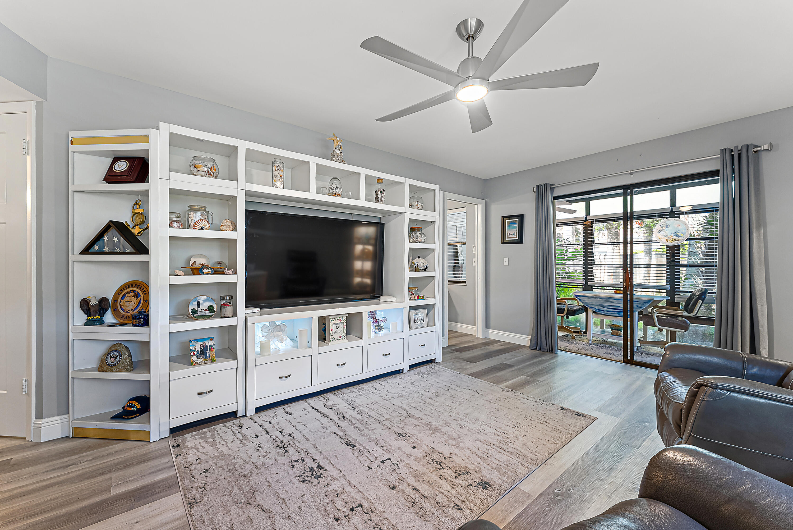 211 SW South River Drive 103