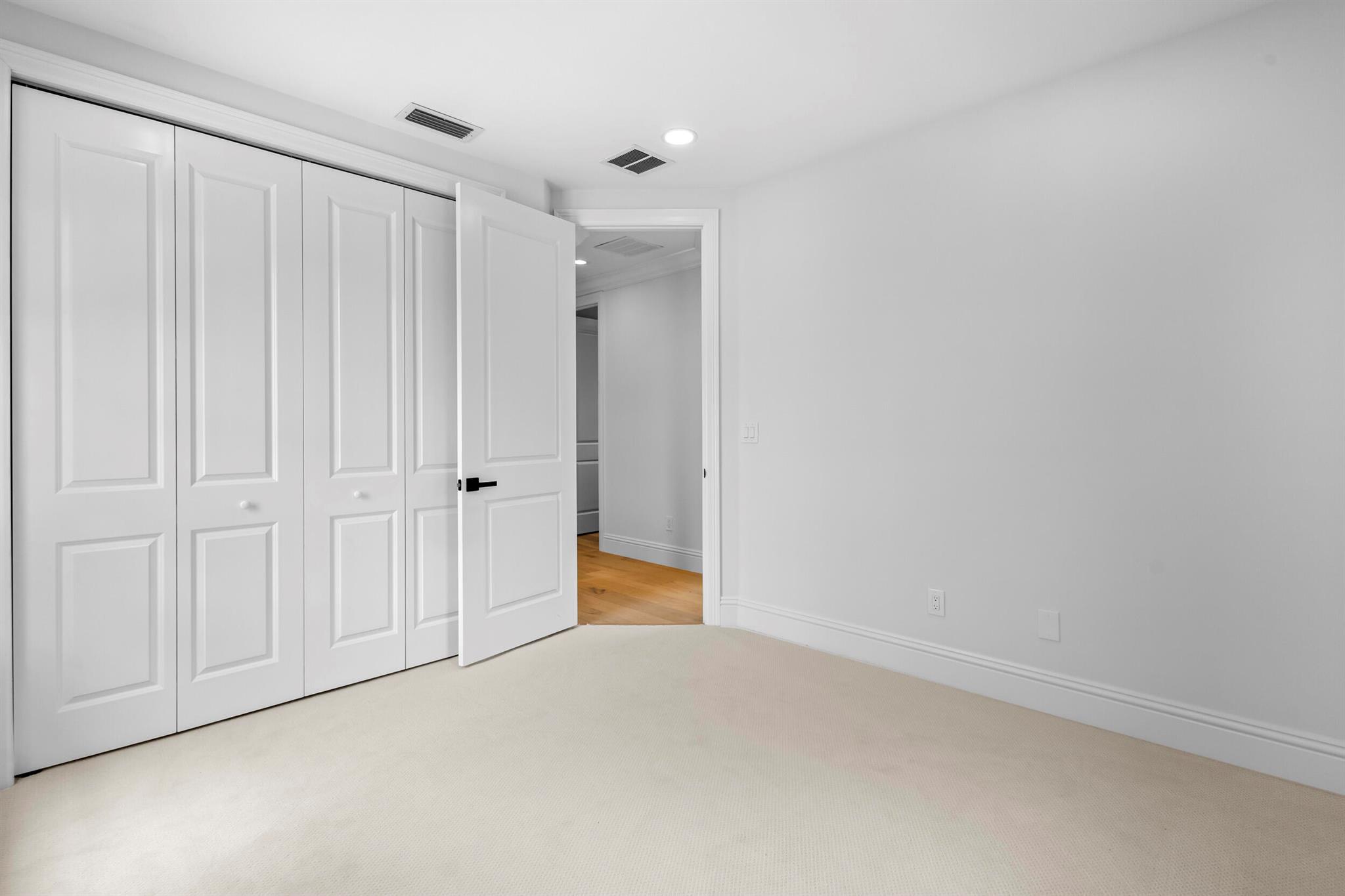 1423 E Barlow Court E