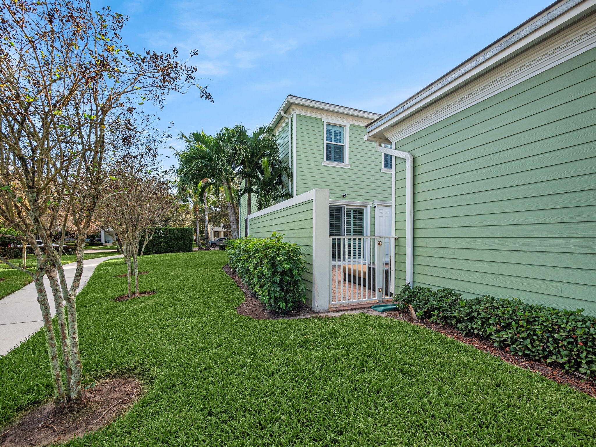 1233 Dakota Drive
