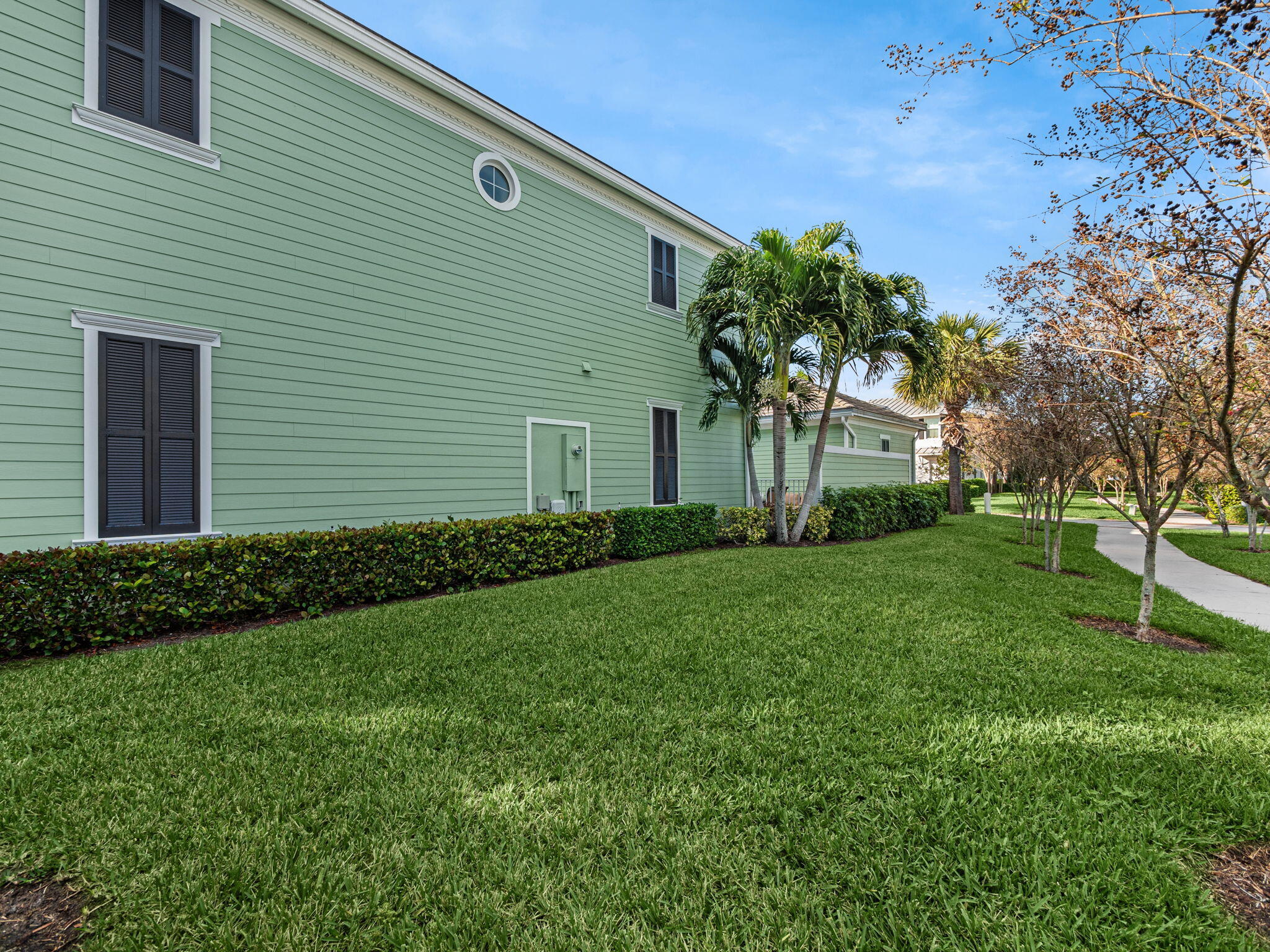 1233 Dakota Drive