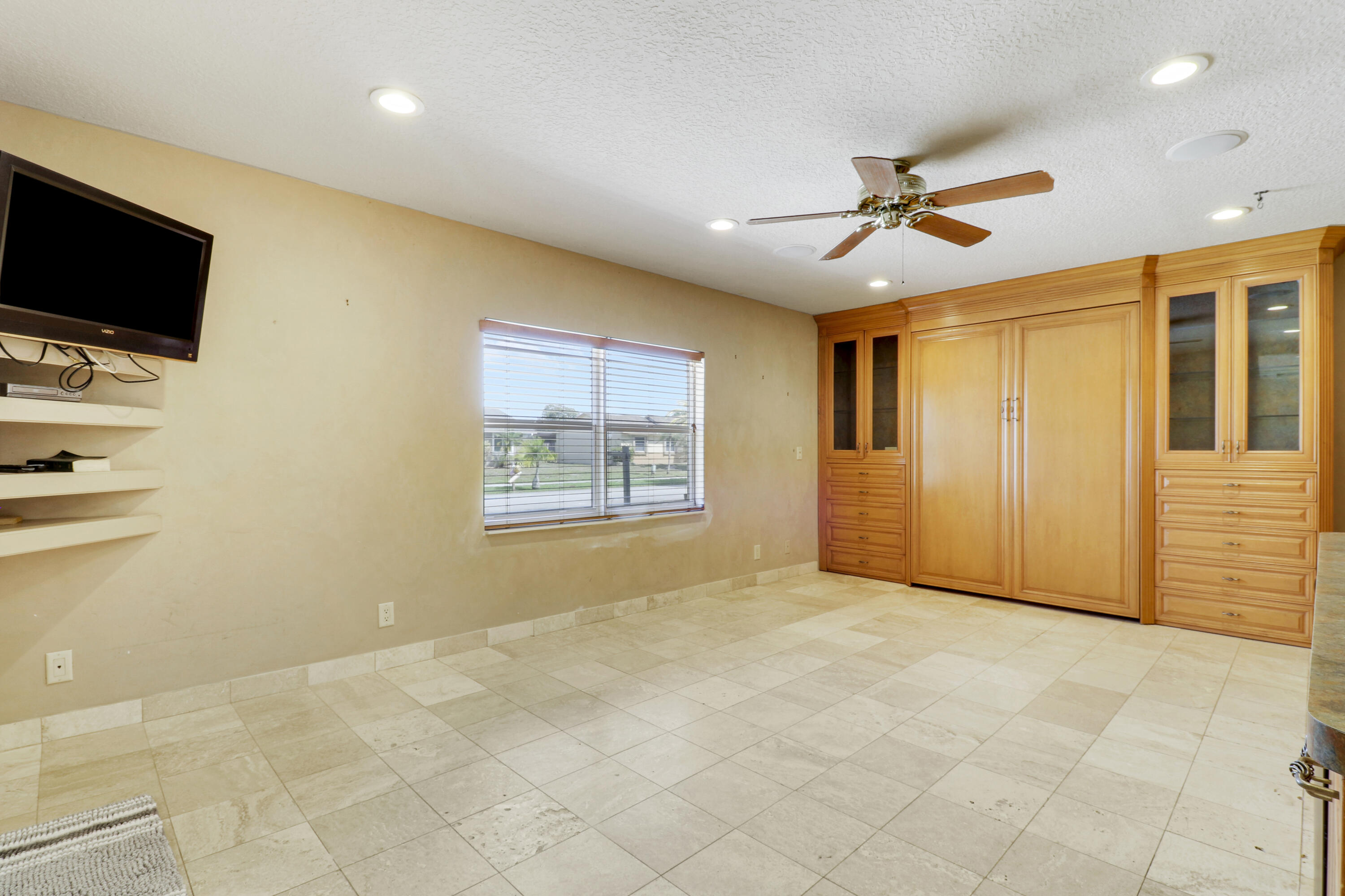 222 Las Palmas Street