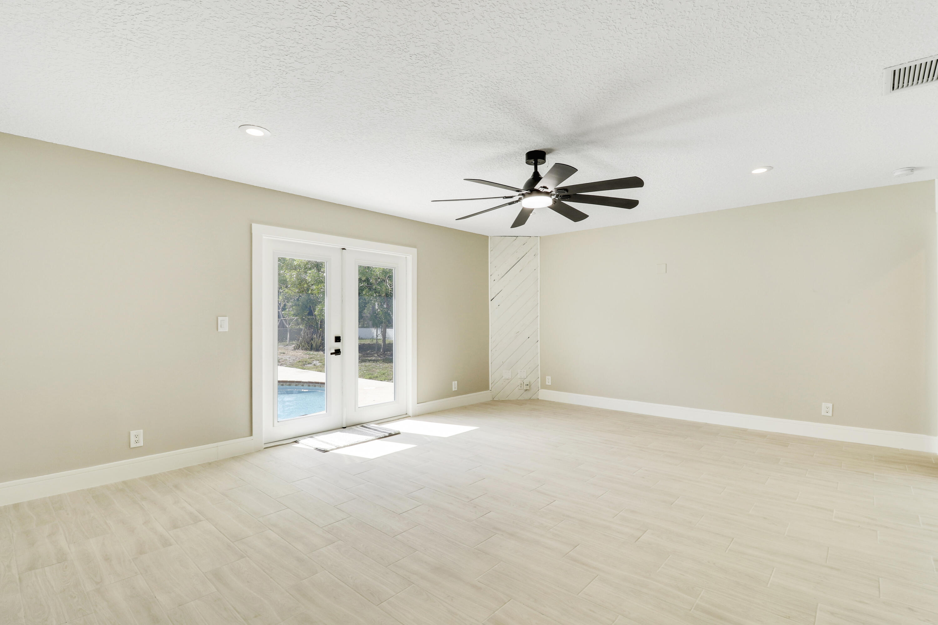 222 Las Palmas Street