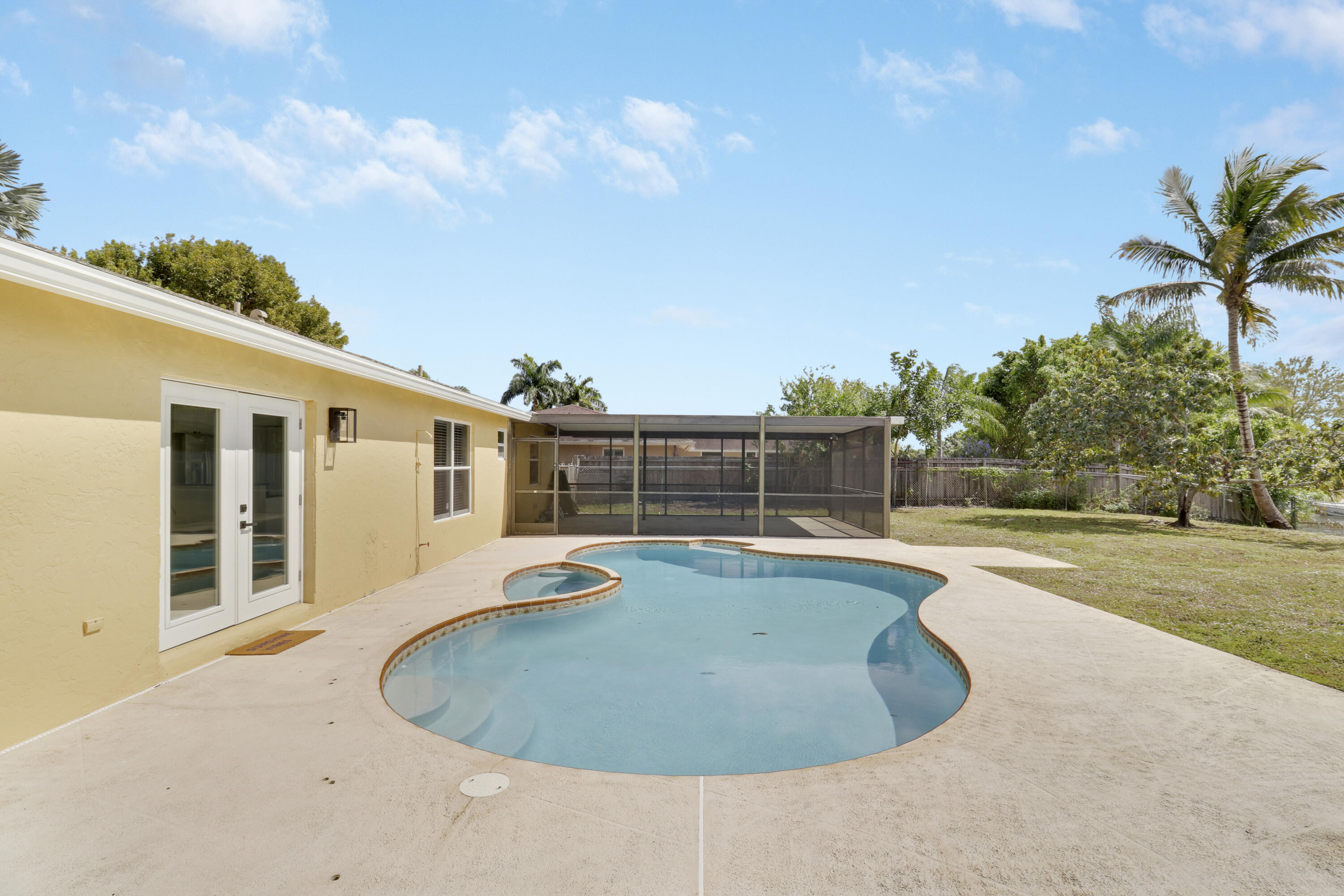 222 Las Palmas Street