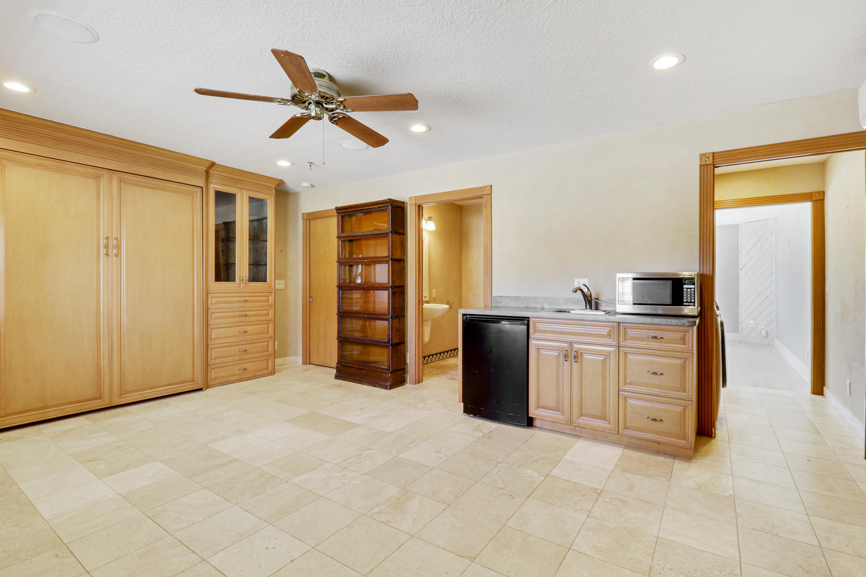 222 Las Palmas Street