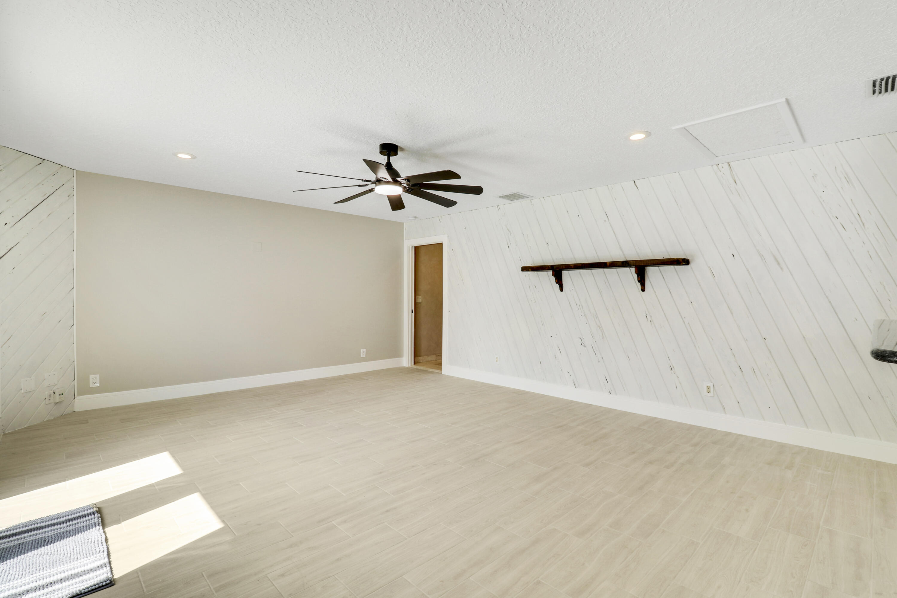 222 Las Palmas Street