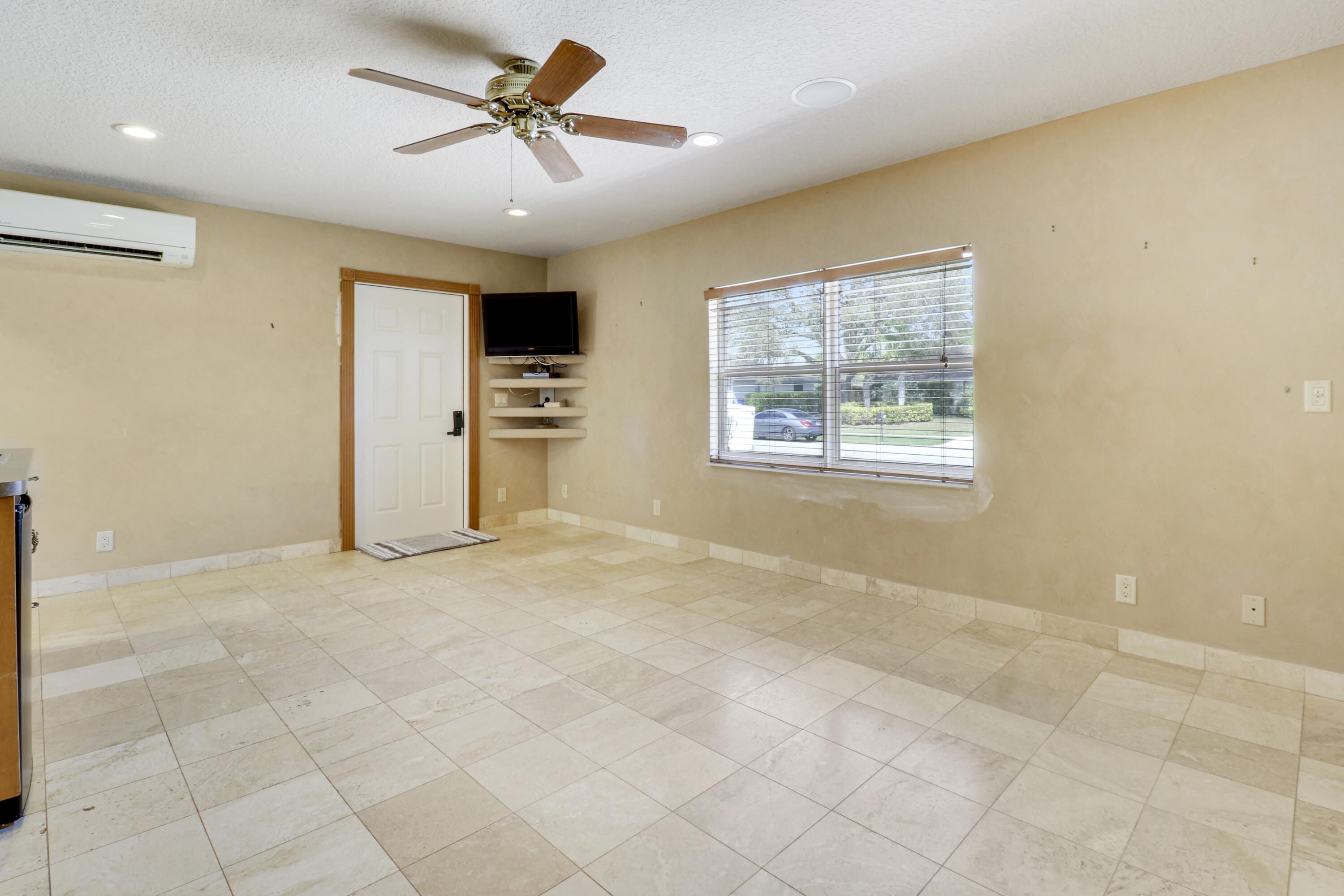 222 Las Palmas Street