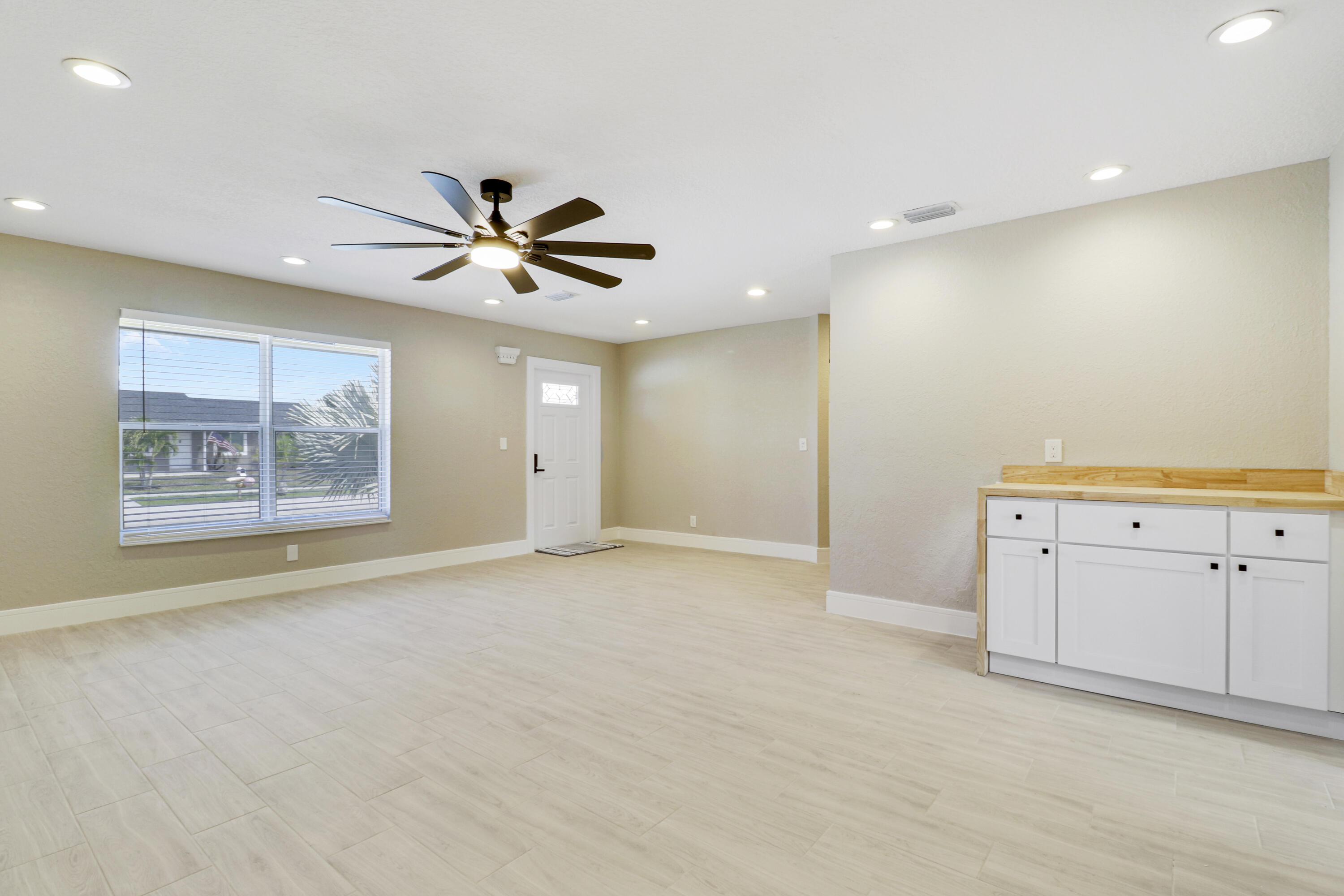 222 Las Palmas Street