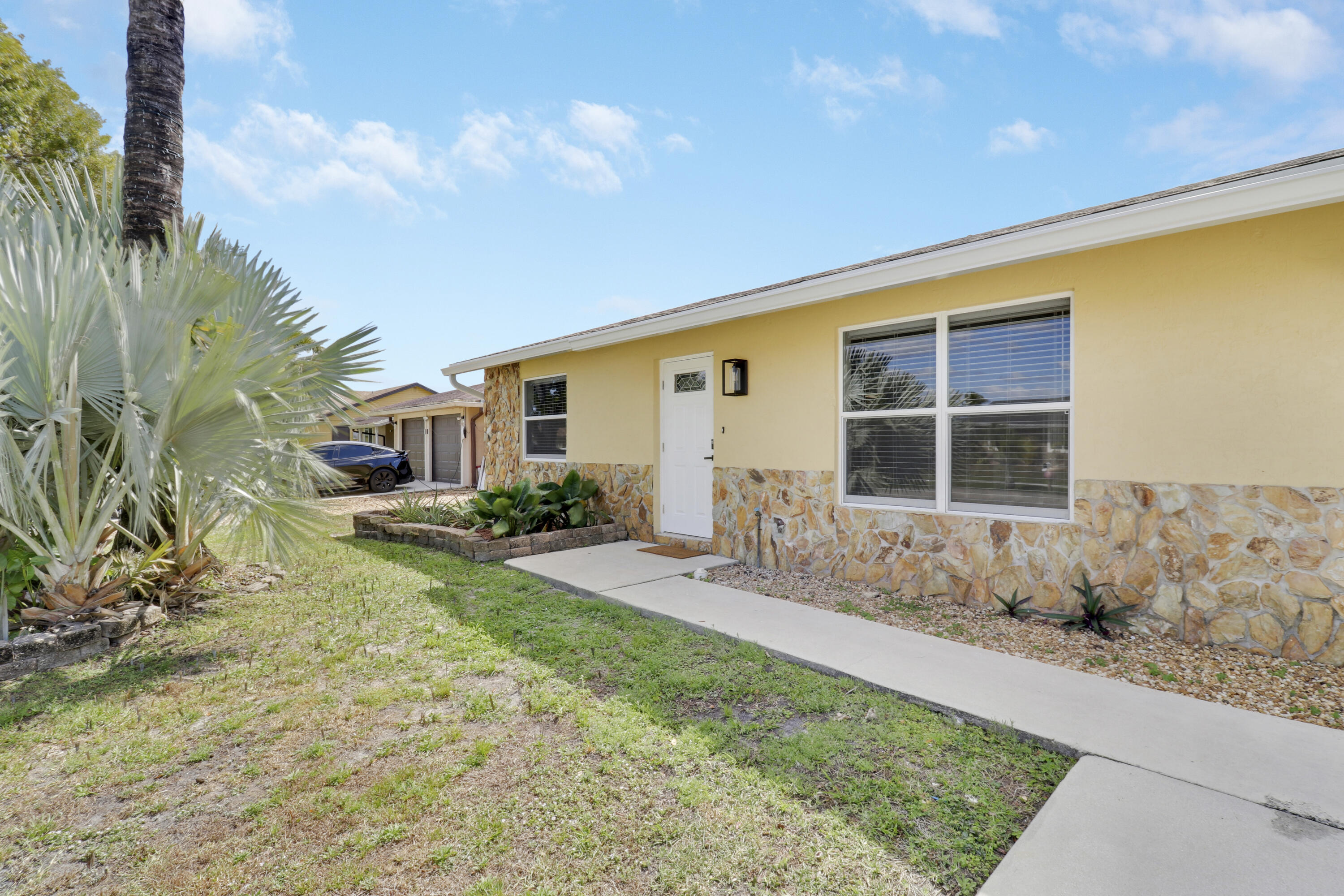 222 Las Palmas Street