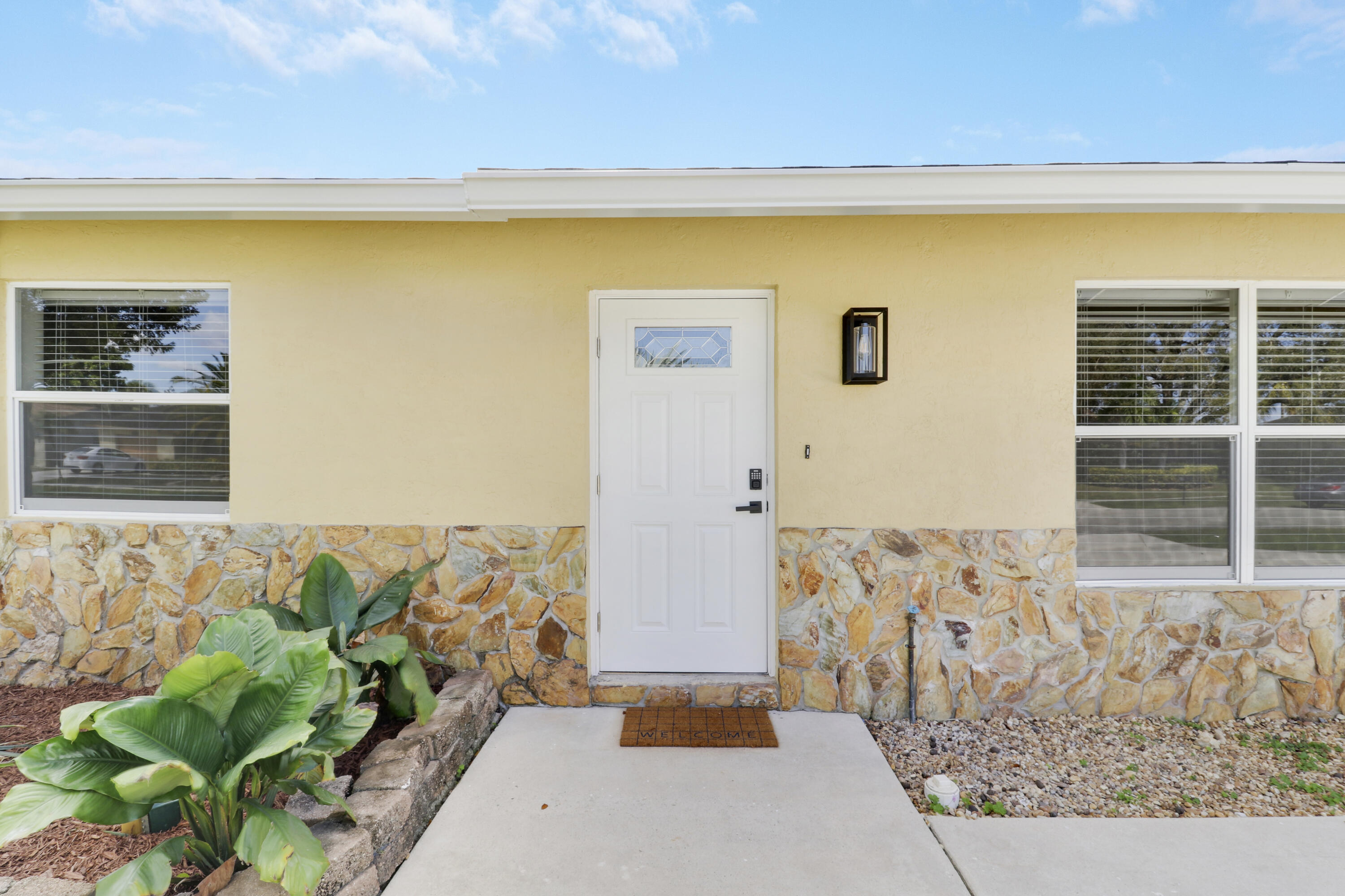 222 Las Palmas Street