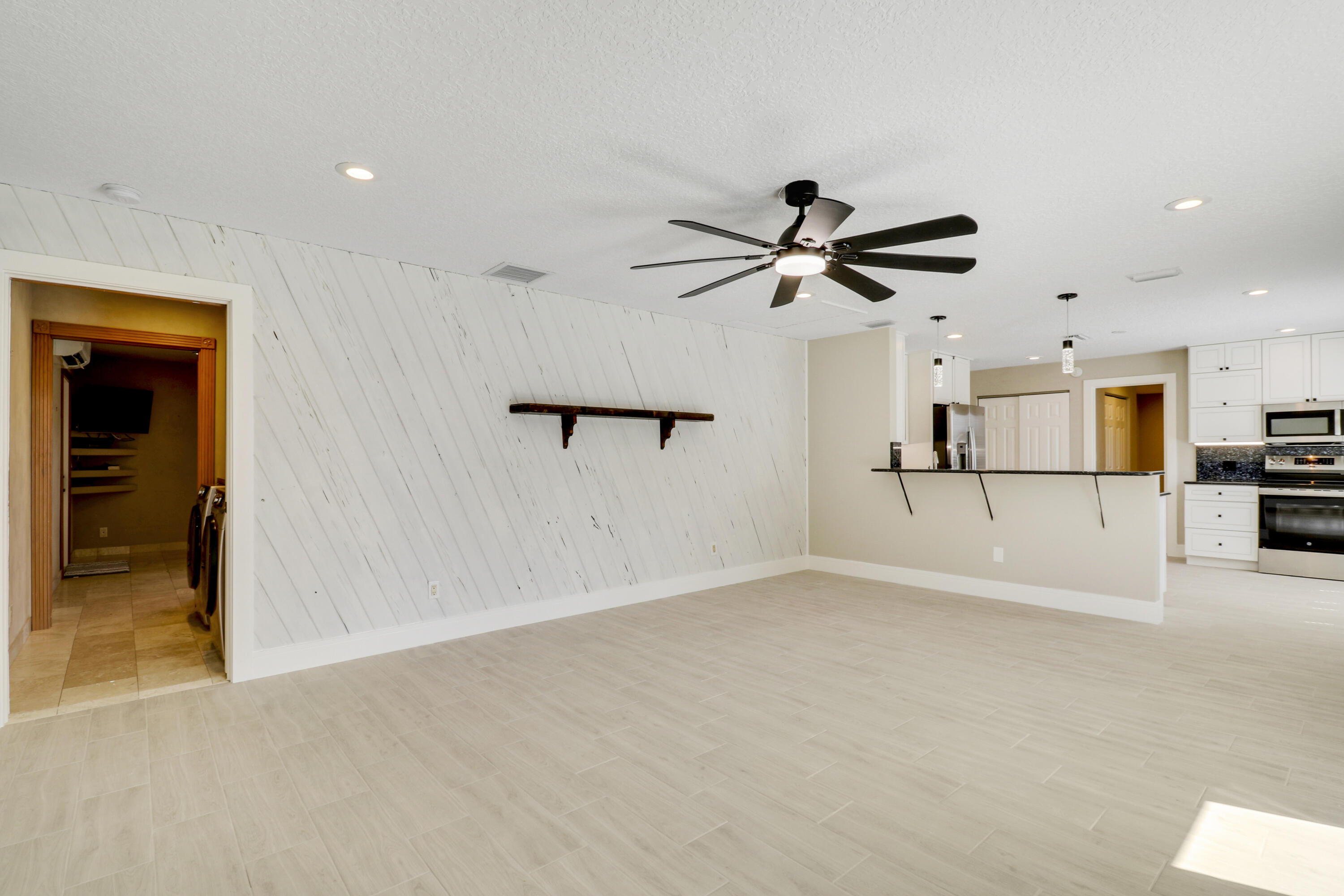 222 Las Palmas Street