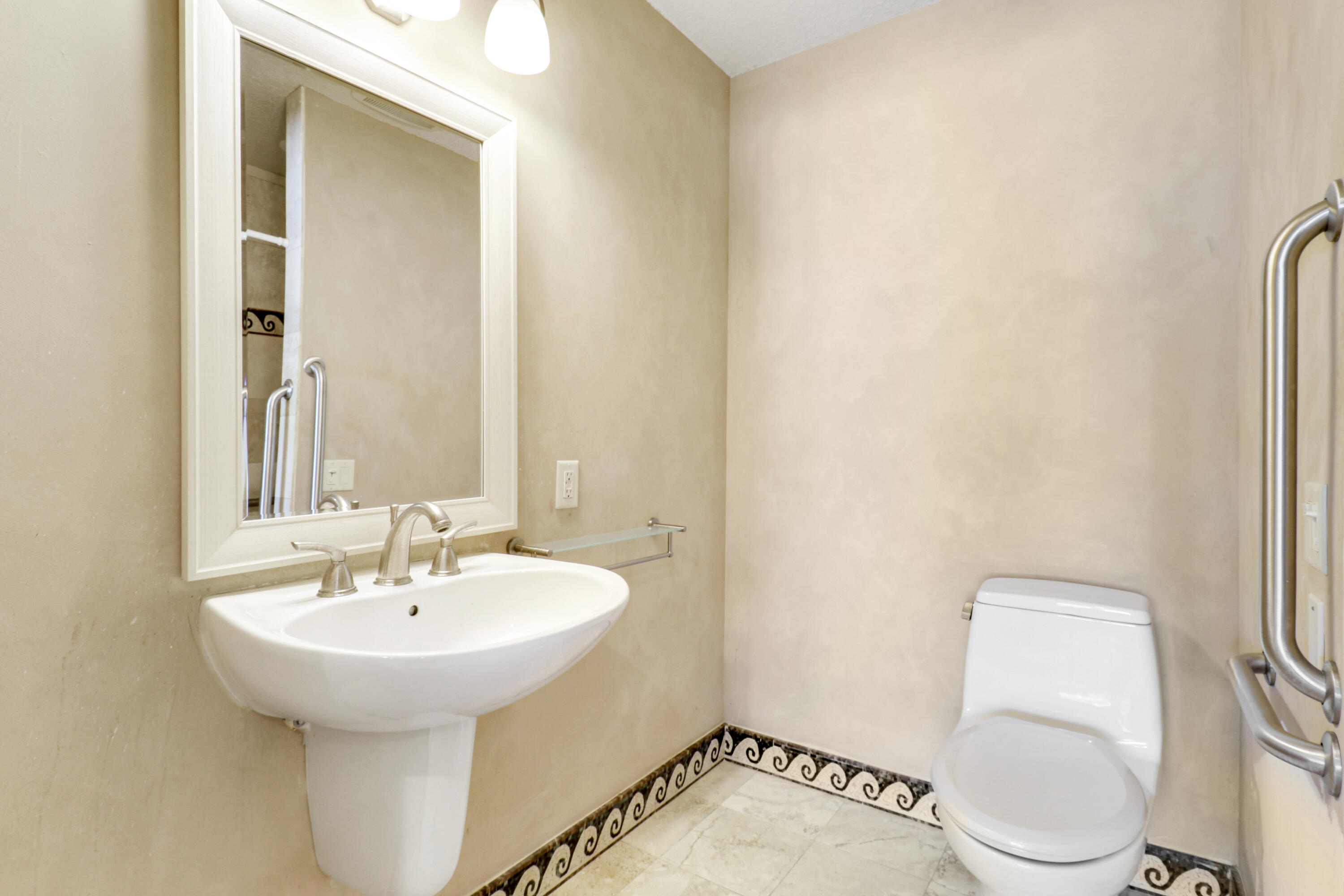 222 Las Palmas Street