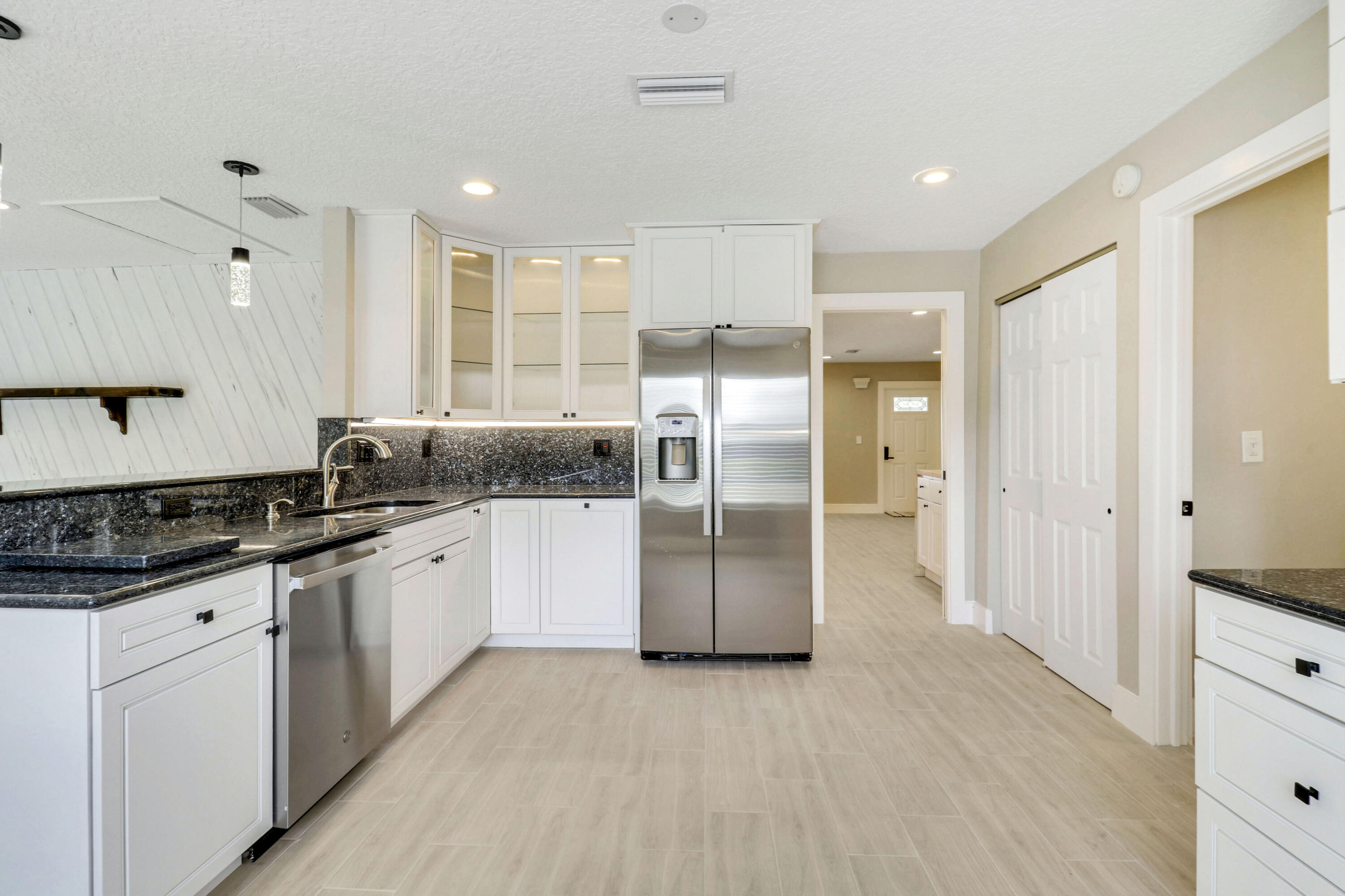 222 Las Palmas Street