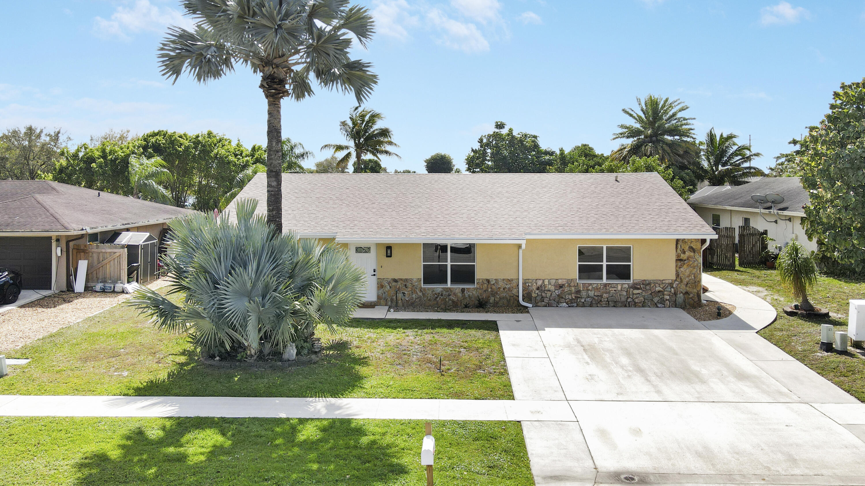 222 Las Palmas Street