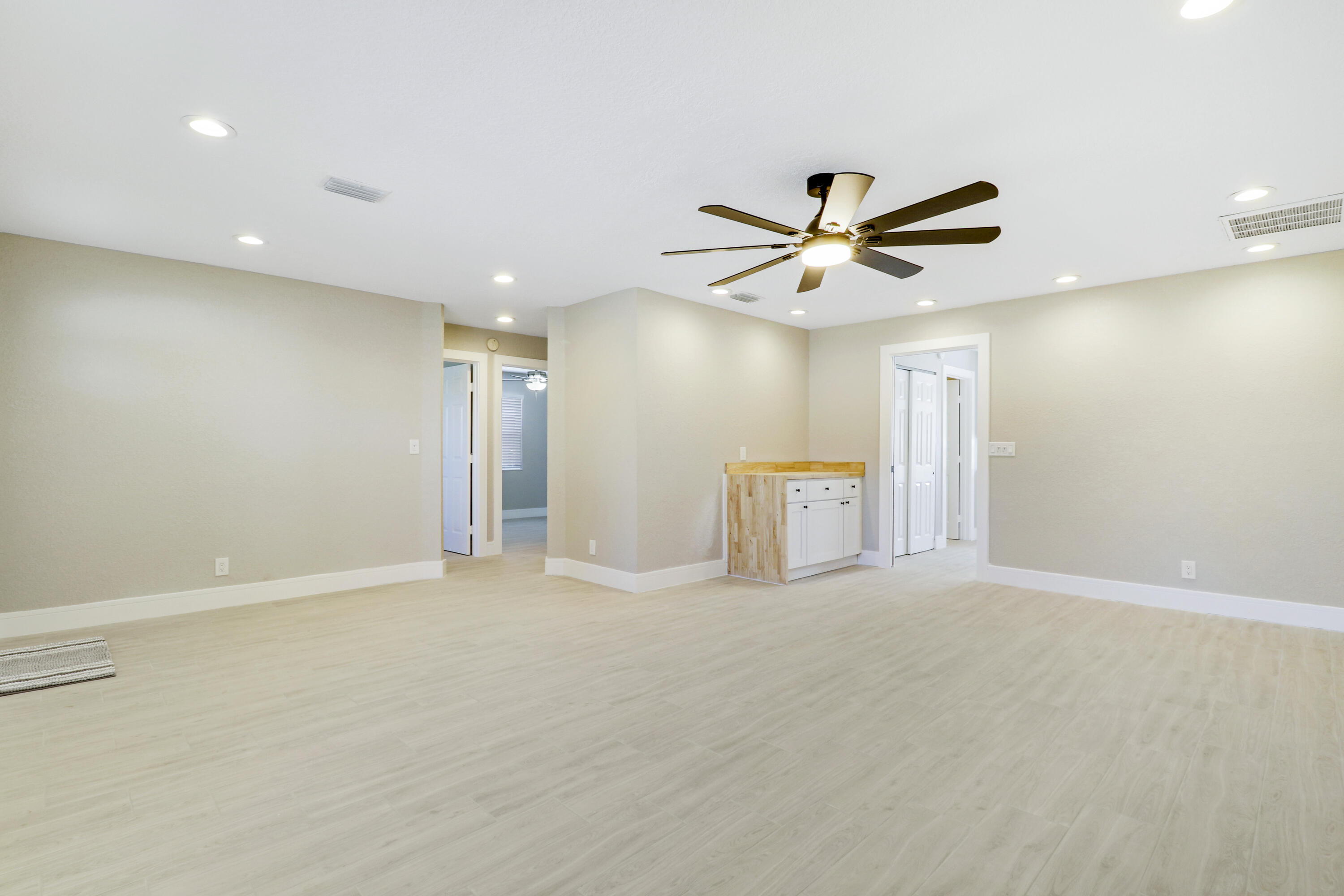 222 Las Palmas Street