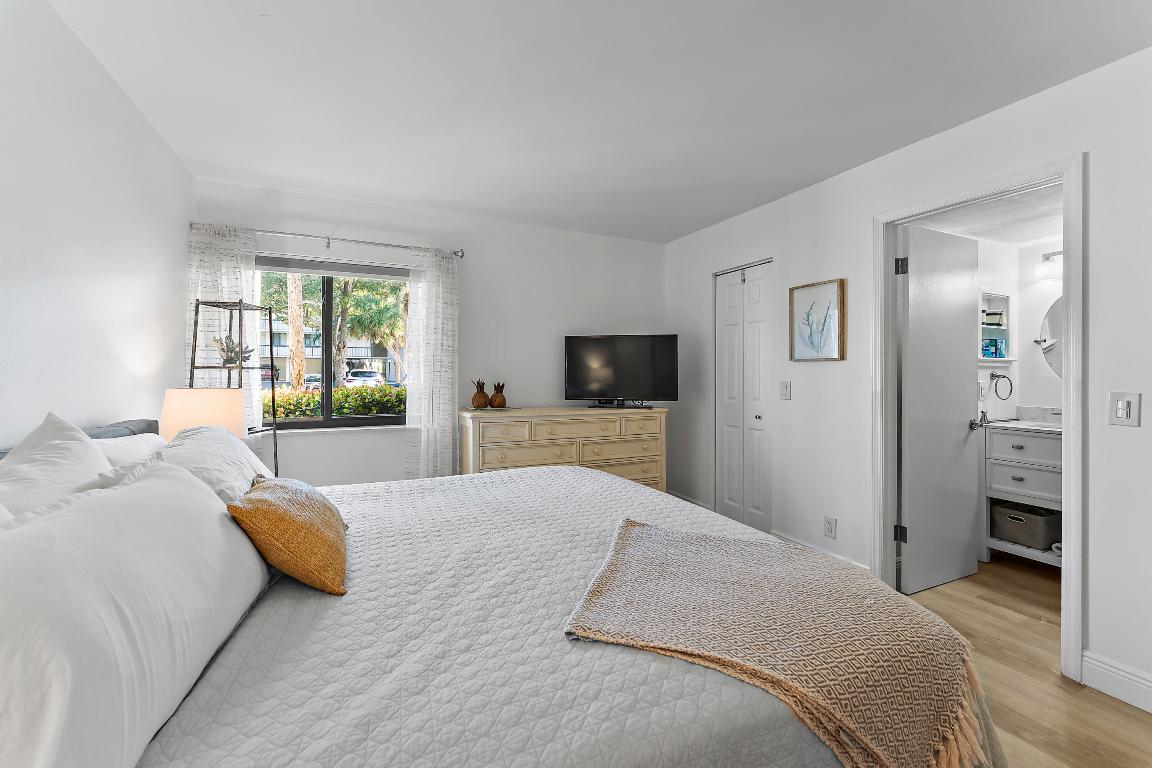 1605 S Us Highway 1 V1 104