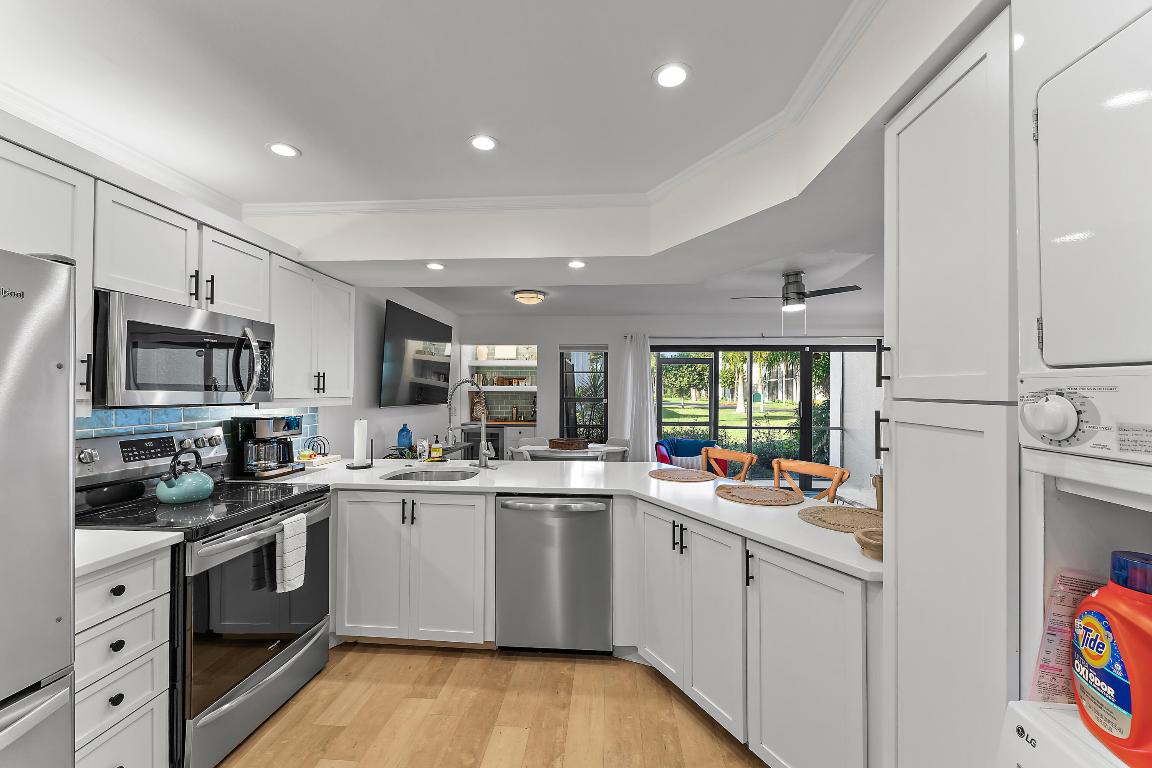 1605 S Us Highway 1 V1 104