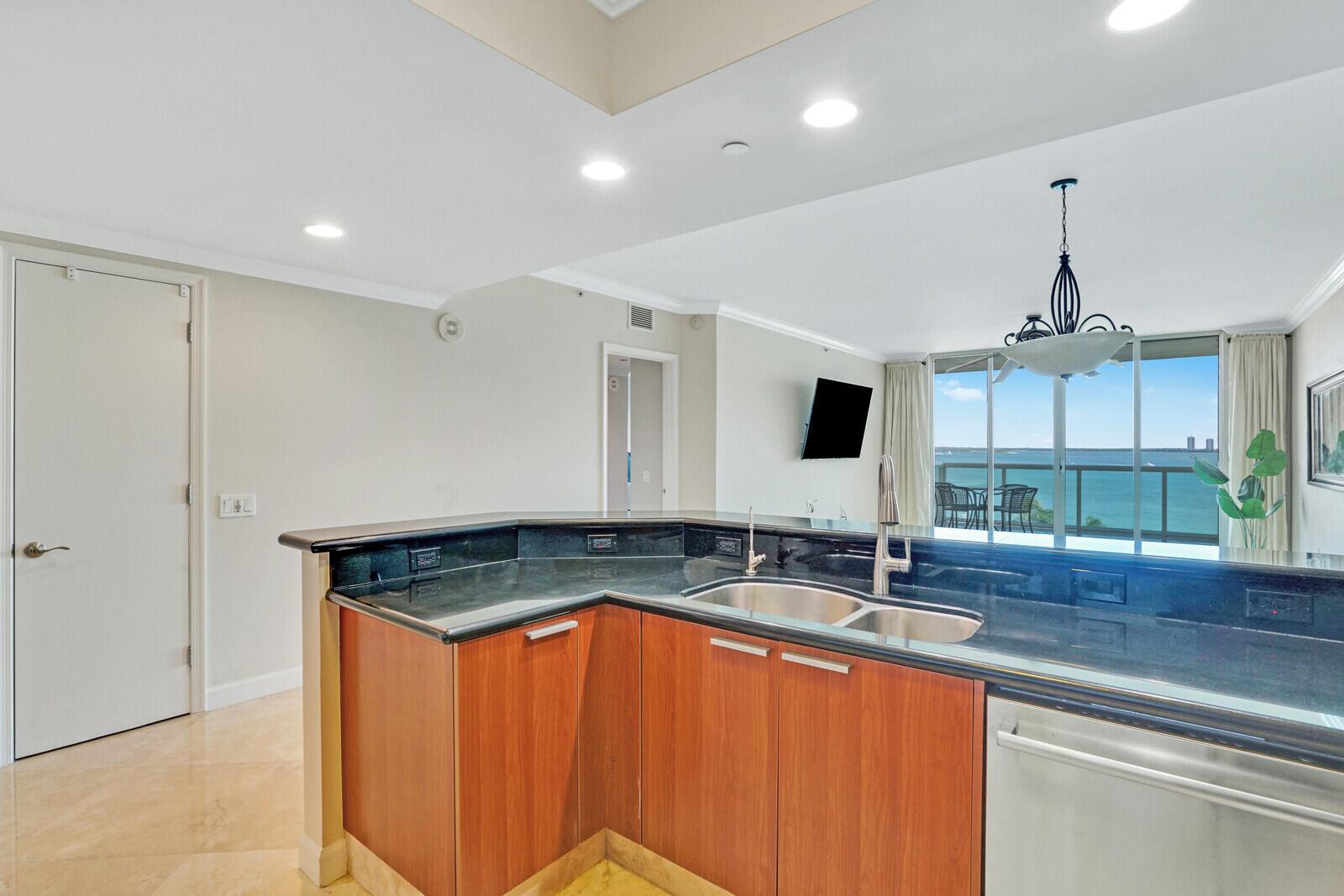 2650 Lake Shore Drive 703