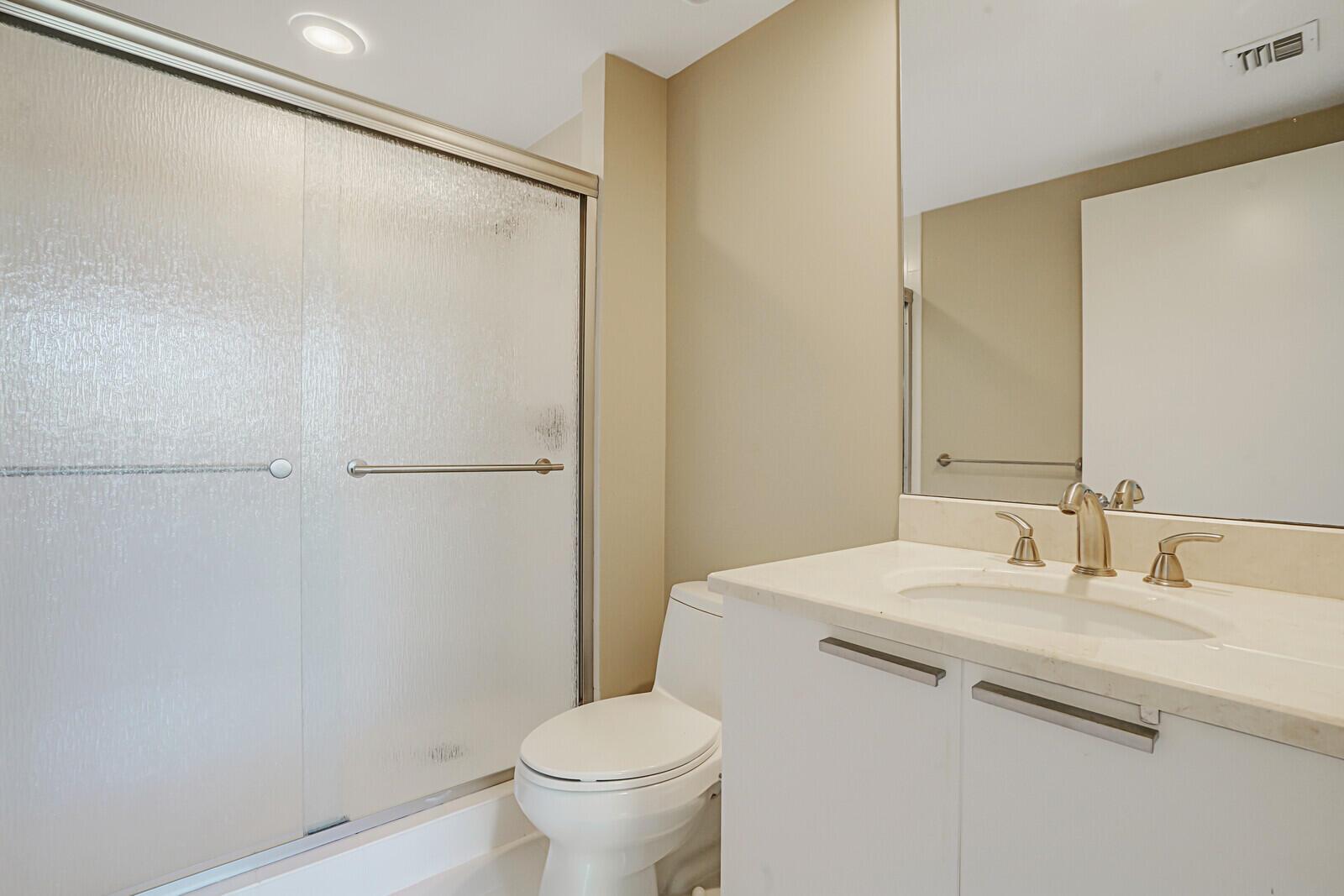 2650 Lake Shore Drive 703