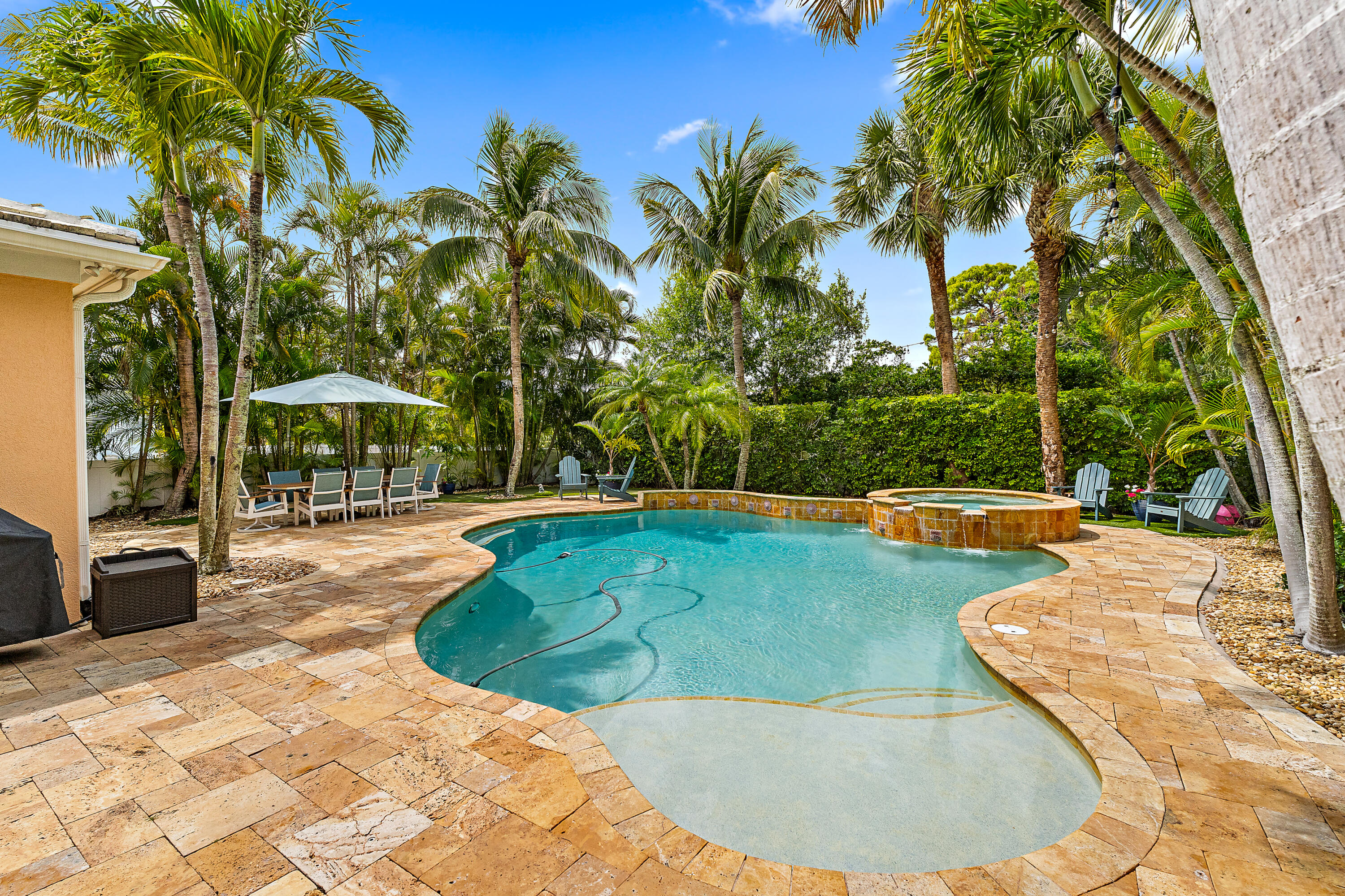338 Caravelle Drive