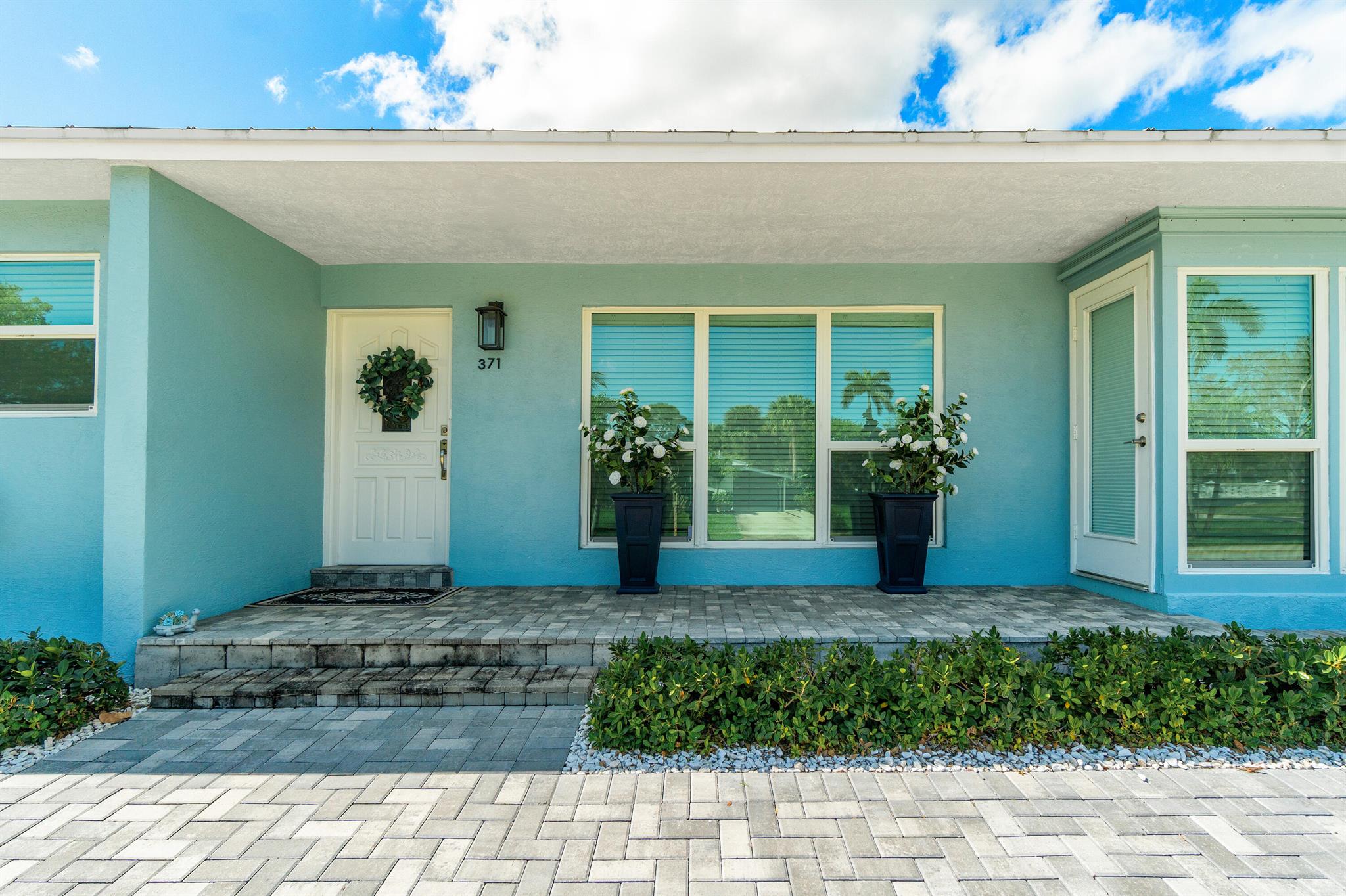 371 Saturn Avenue