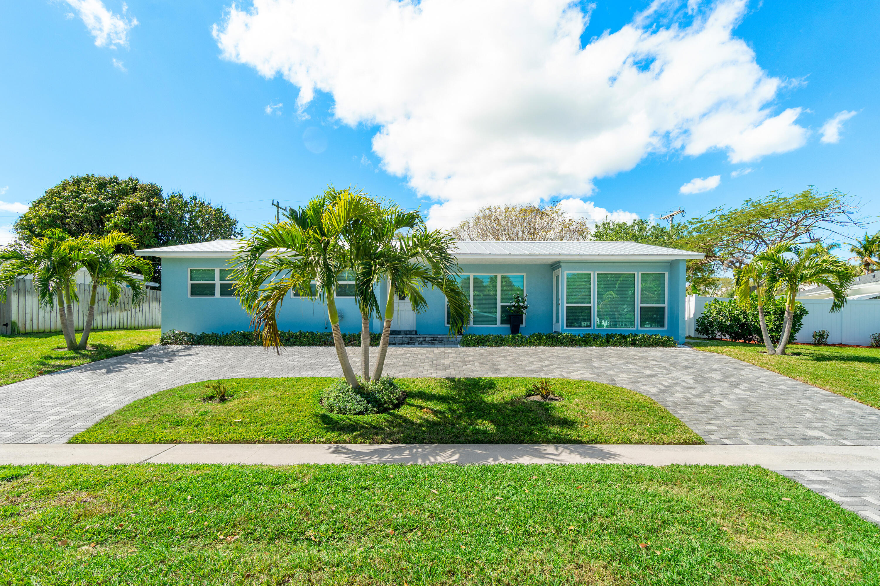371 Saturn Avenue