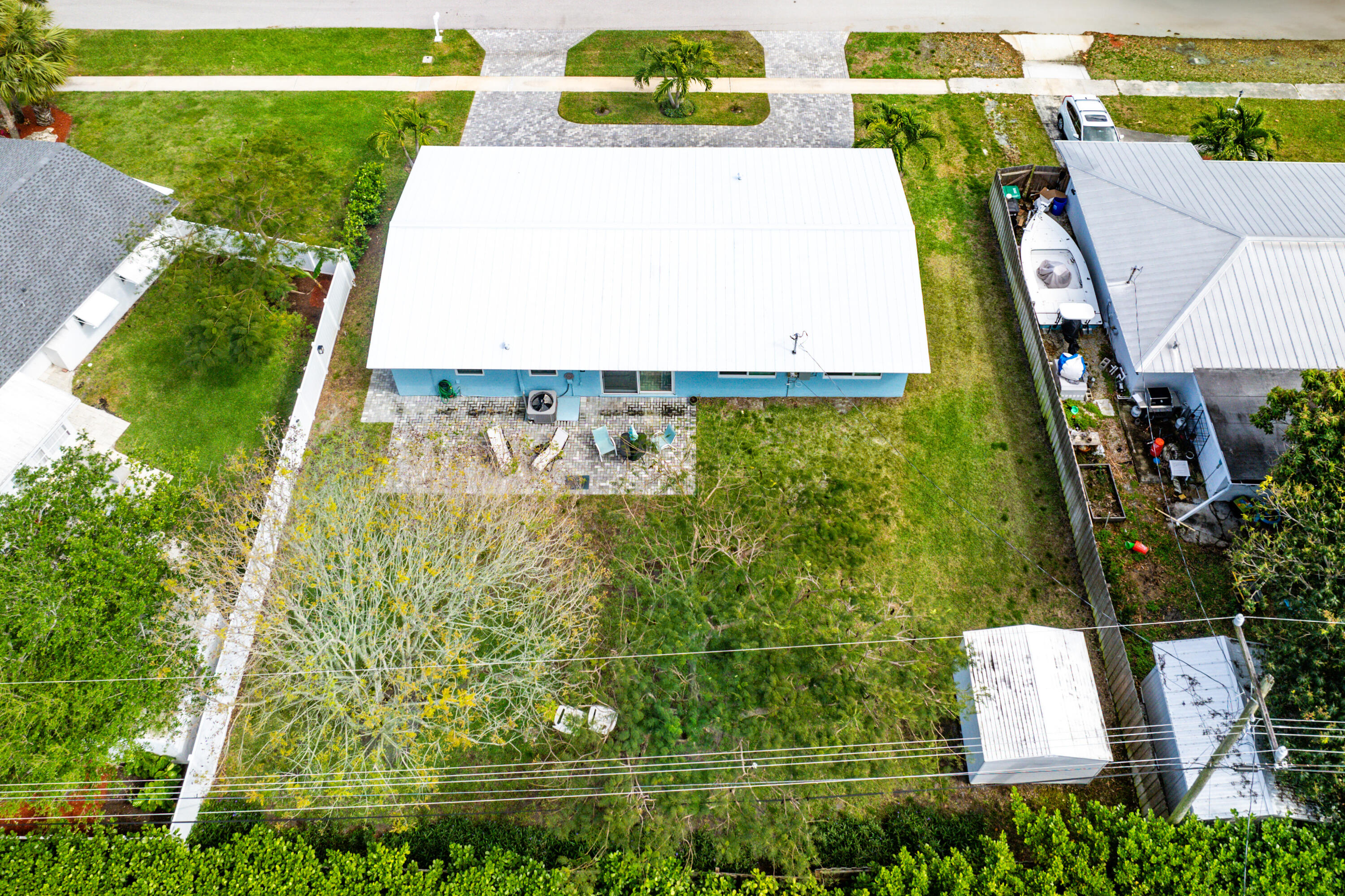 371 Saturn Avenue