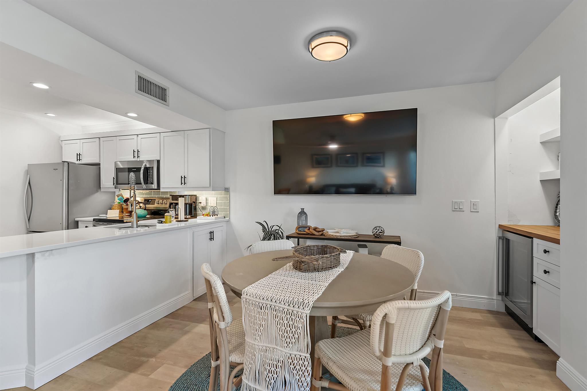 1605 S Us Highway 1 V1-104