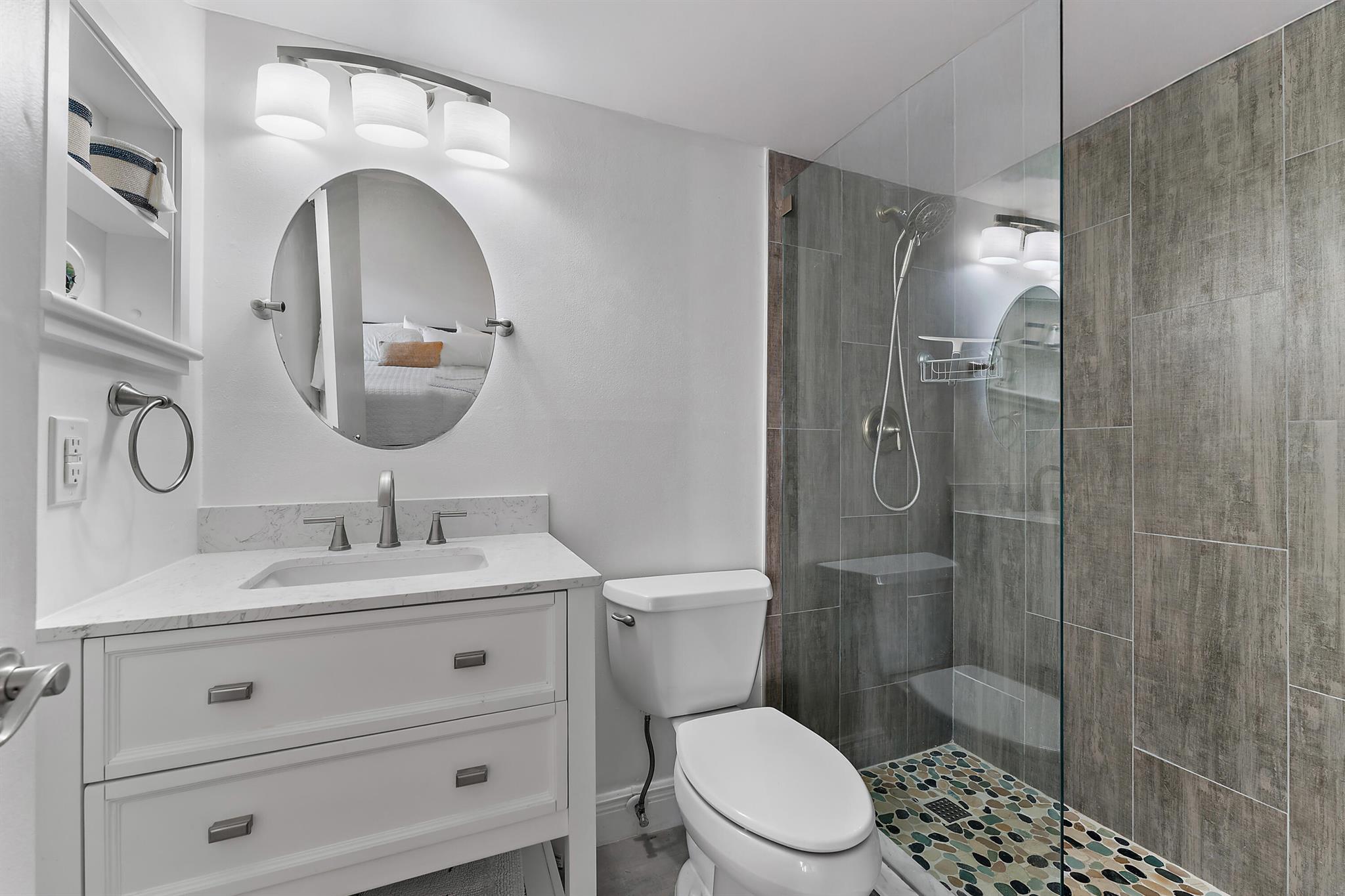 1605 S Us Highway 1 V1-104